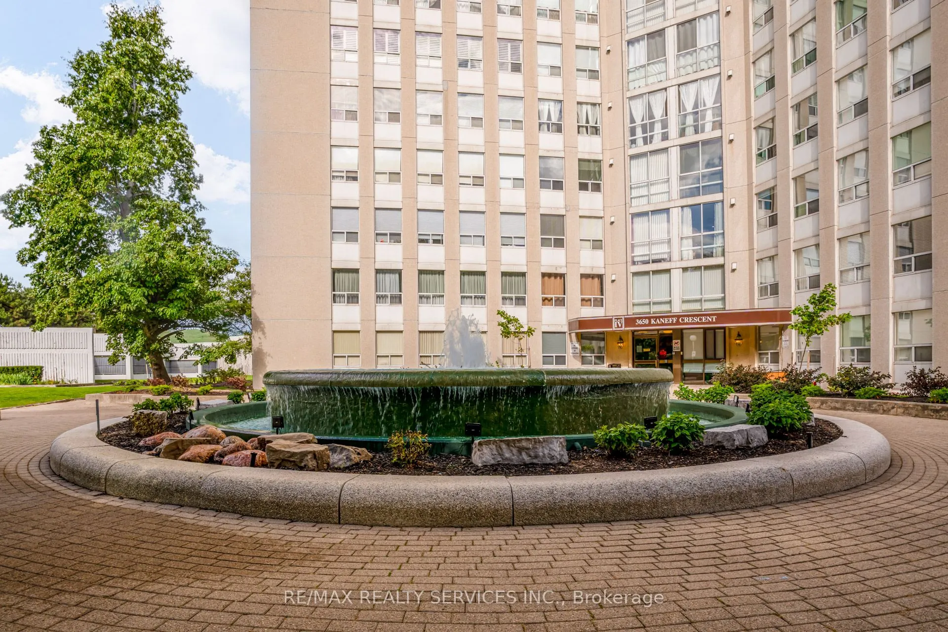 3650 Kaneff Crescent, #1508