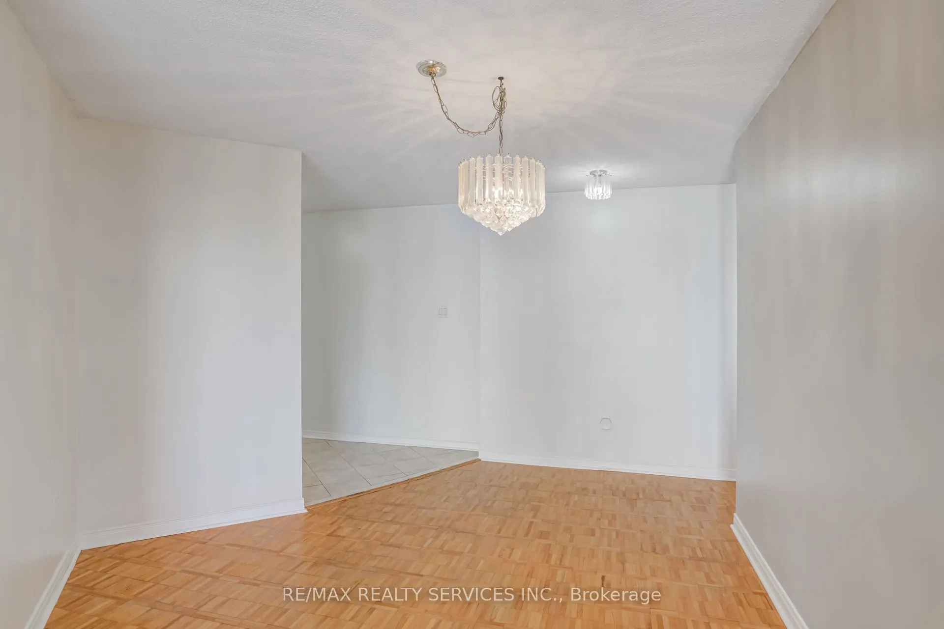 3650 Kaneff Crescent, #1508