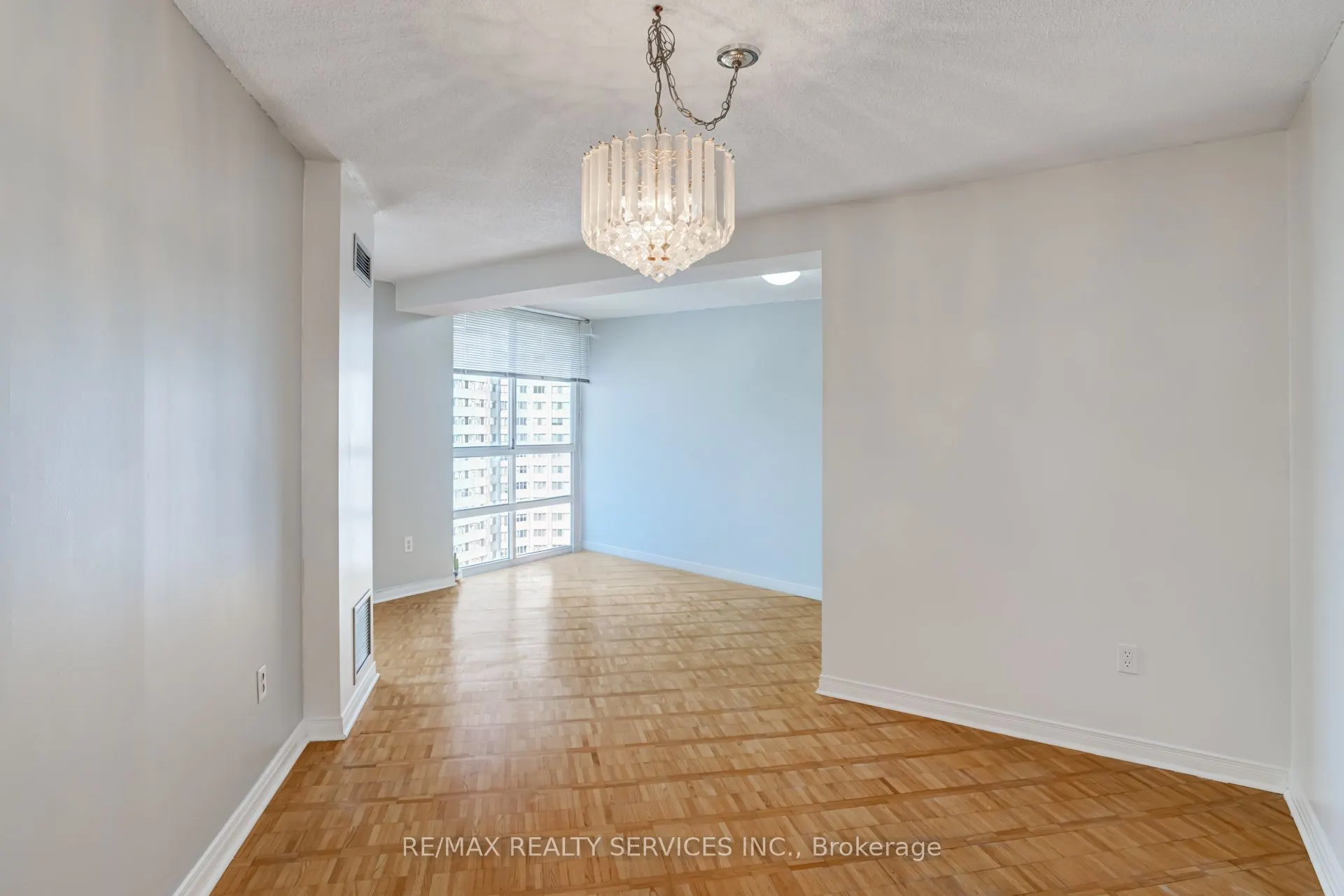 3650 Kaneff Crescent, #1508
