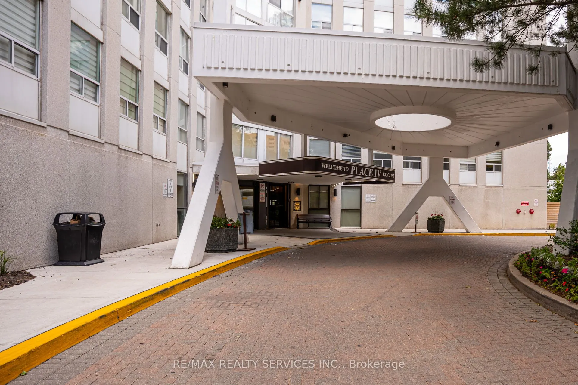 3650 Kaneff Crescent, #1508