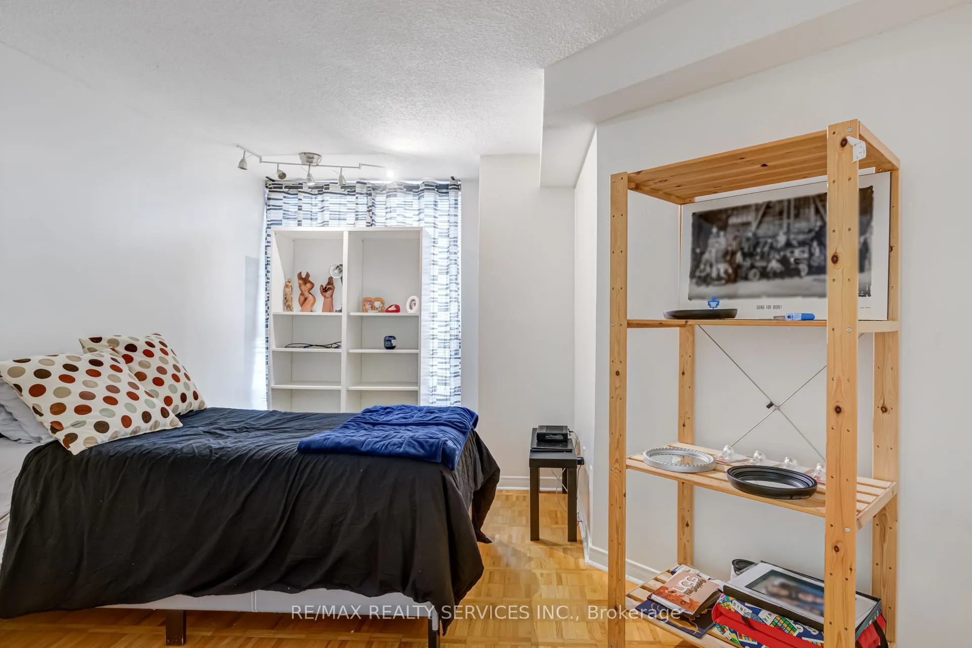 3650 Kaneff Crescent, #1508