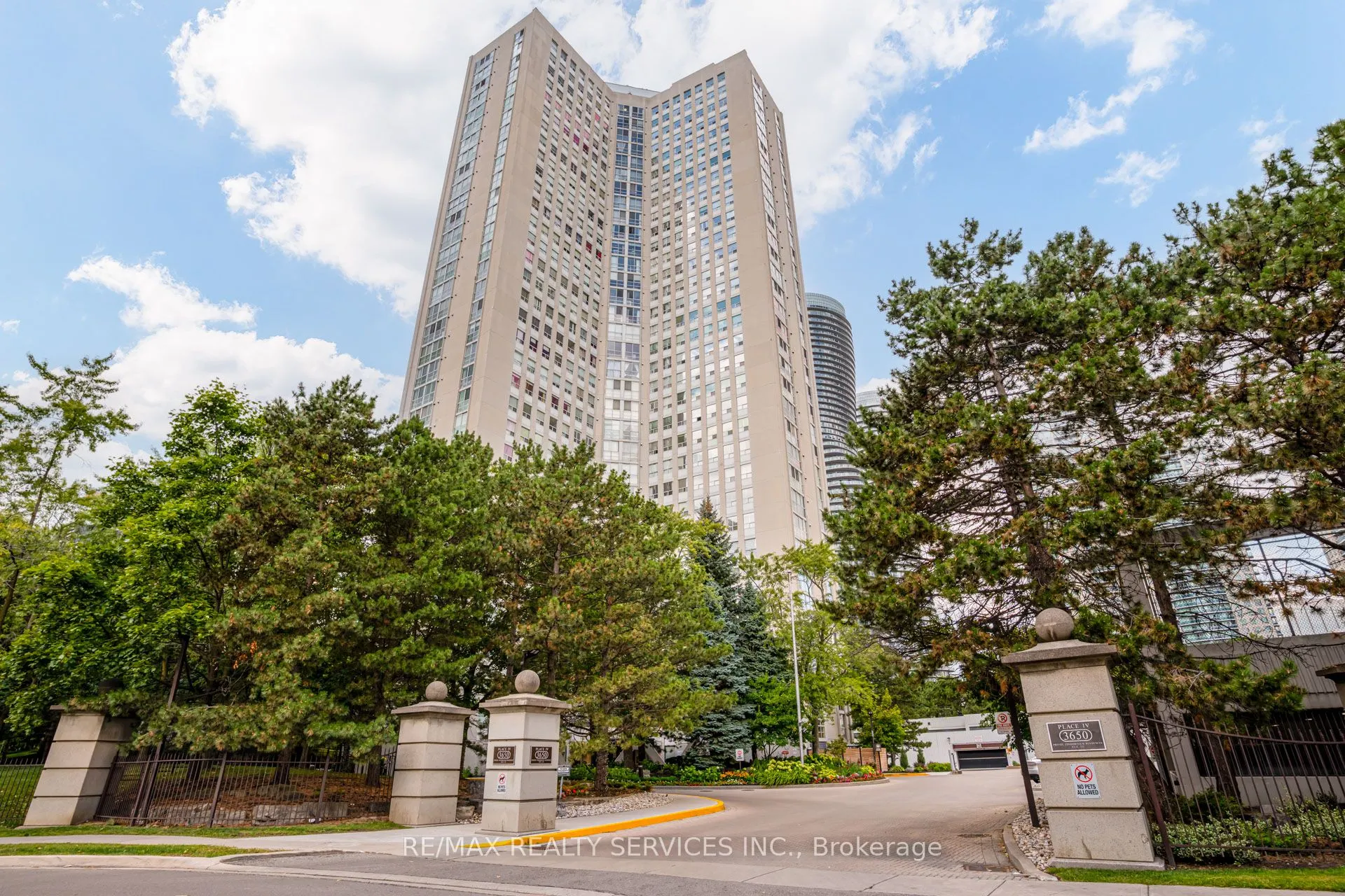 3650 Kaneff Crescent, #1508