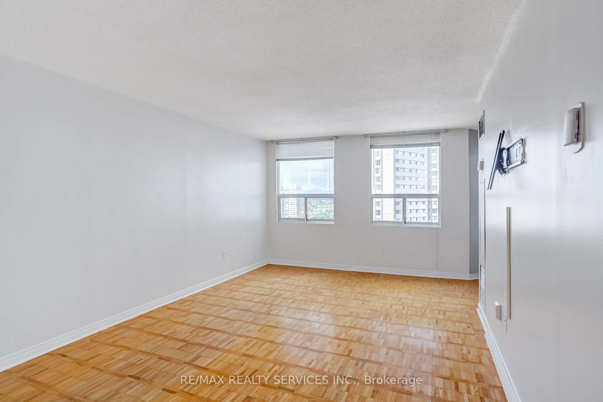 3650 Kaneff Crescent, #1508
