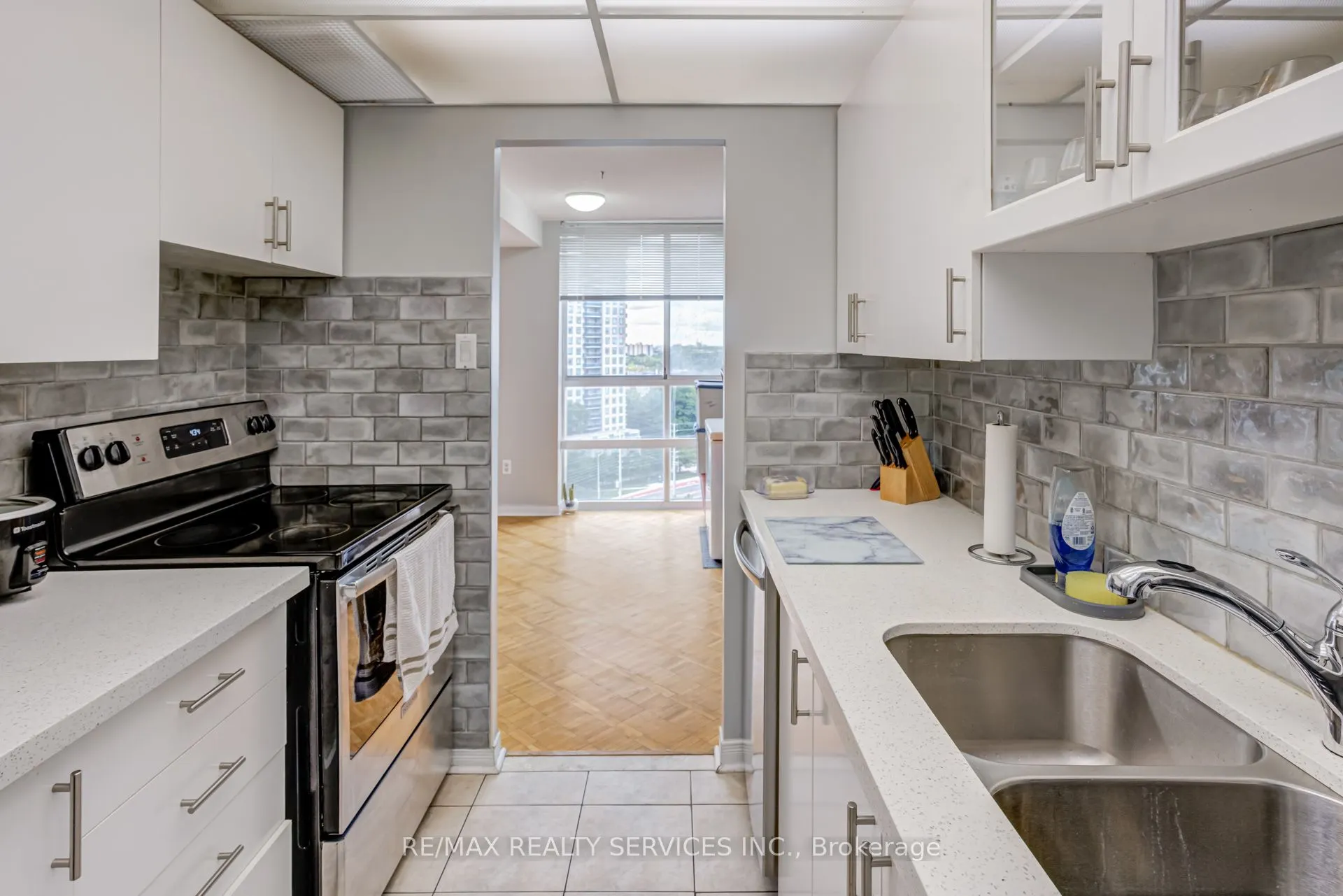 3650 Kaneff Crescent, #1508