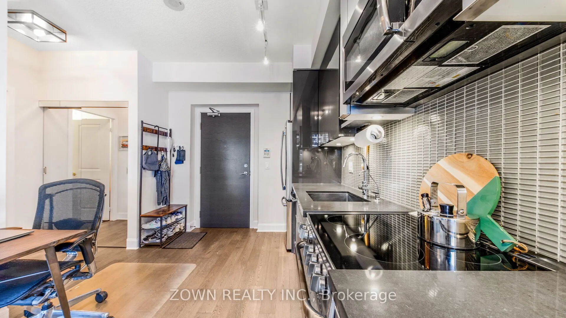 33 Shore Breeze Drive, #1206