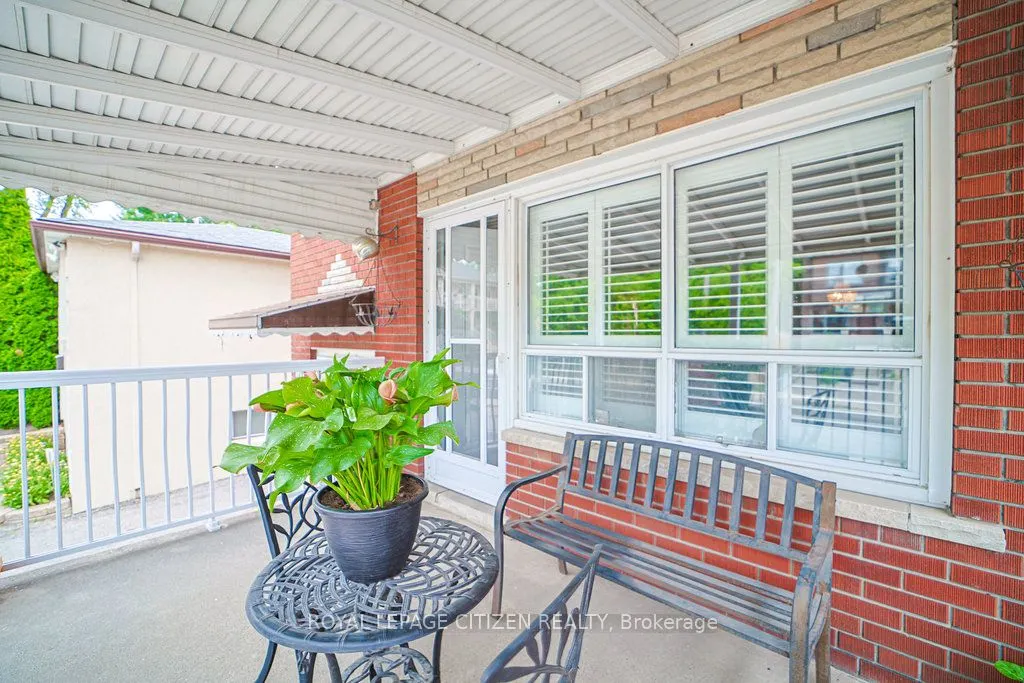 347 Harvie Avenue