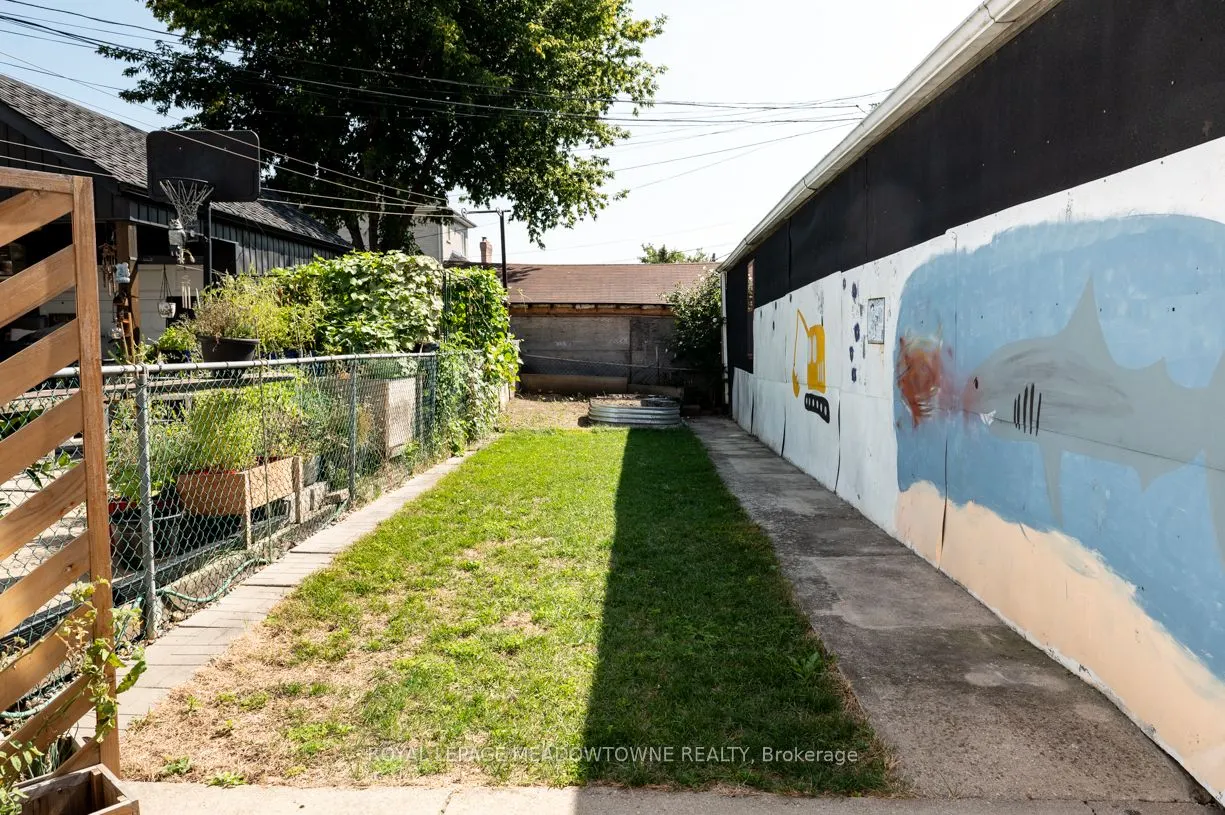 17 Kersdale Avenue