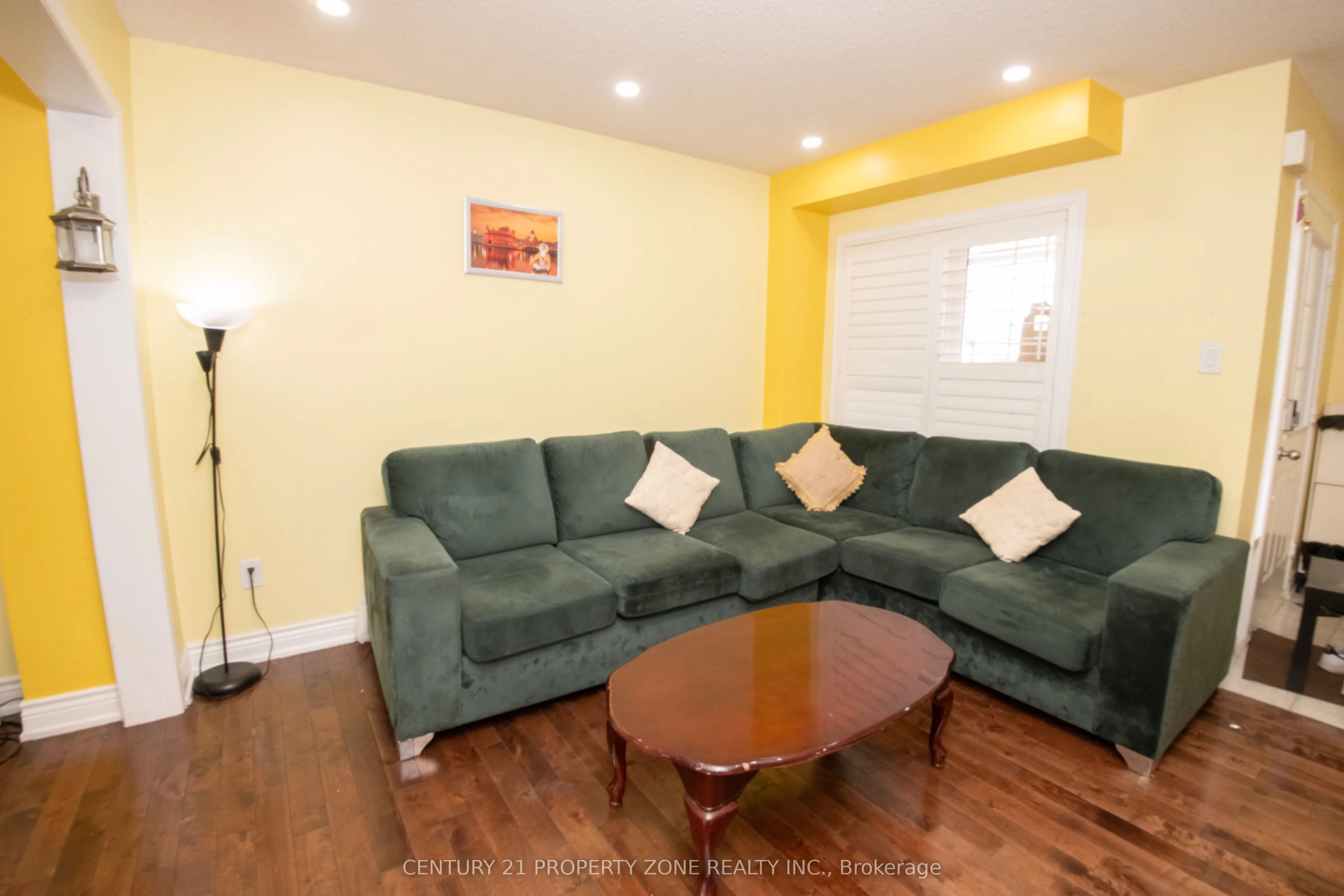 32 Summerdale Crescent