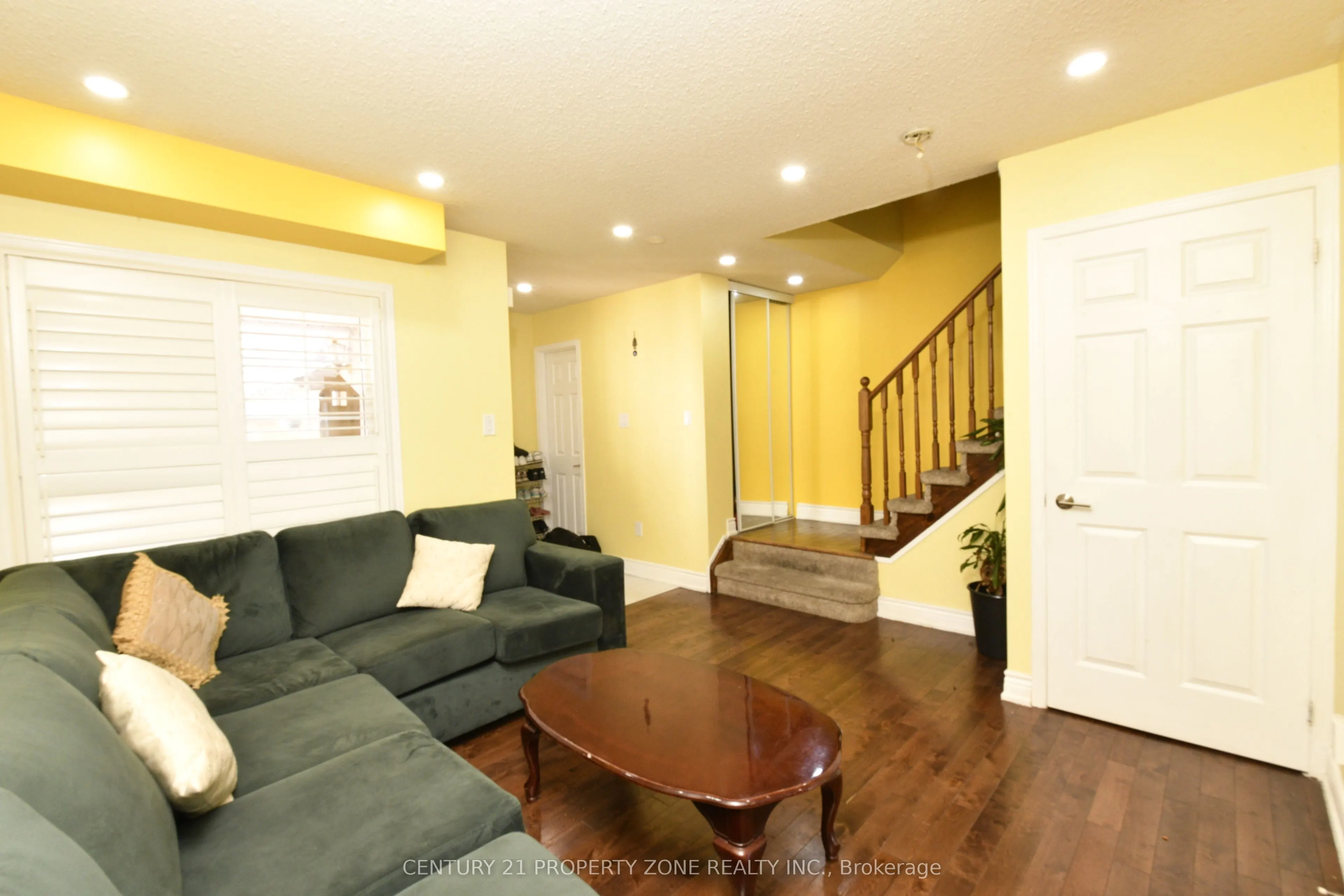 32 Summerdale Crescent