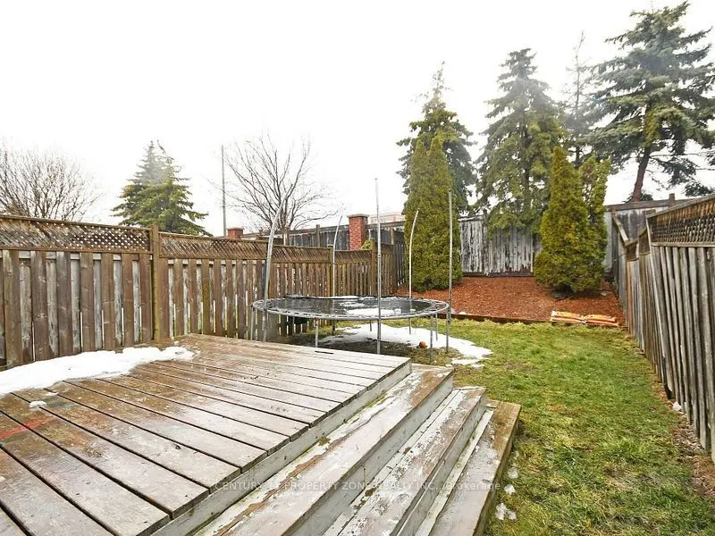 32 Summerdale Crescent