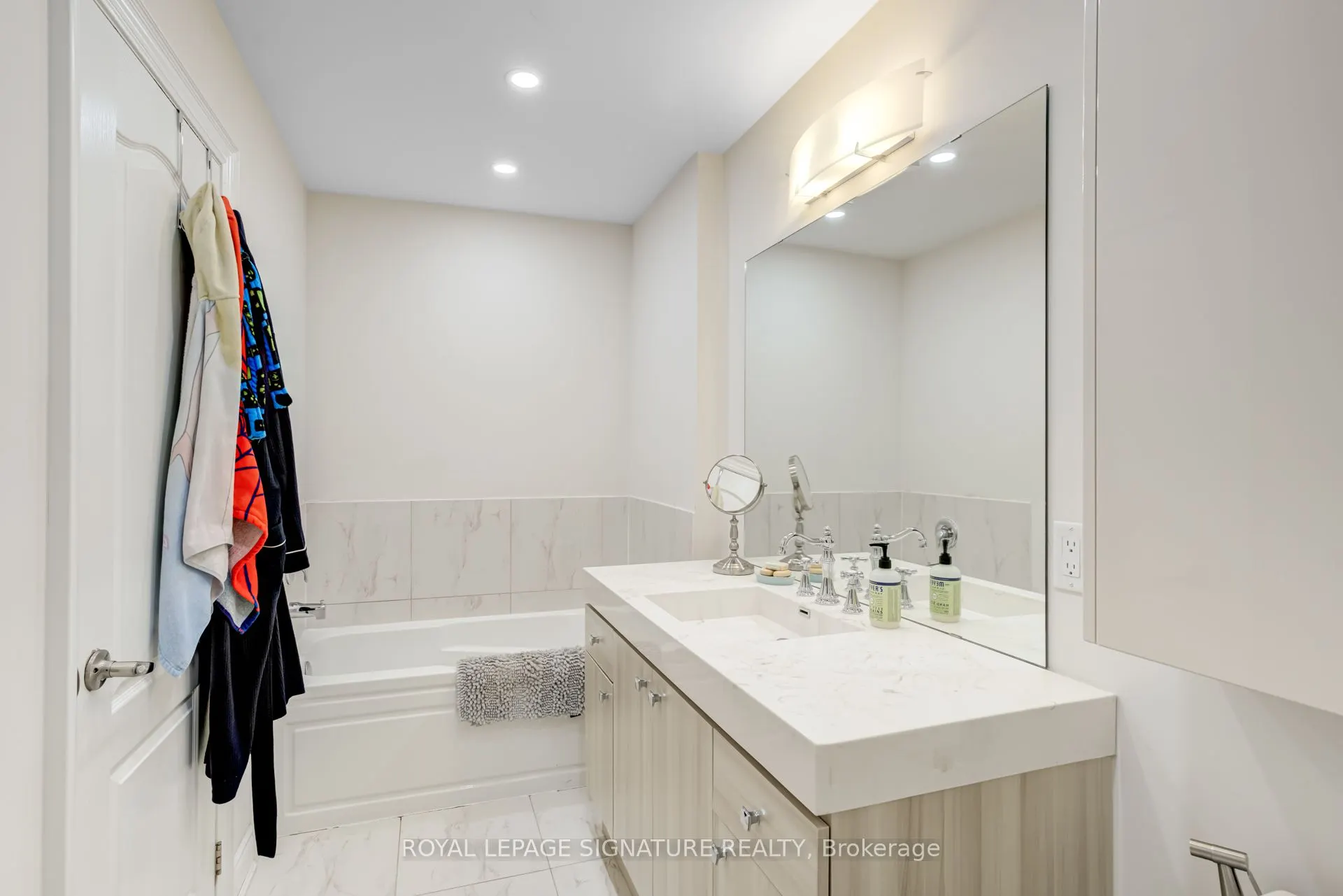 1223 Azinger Lane