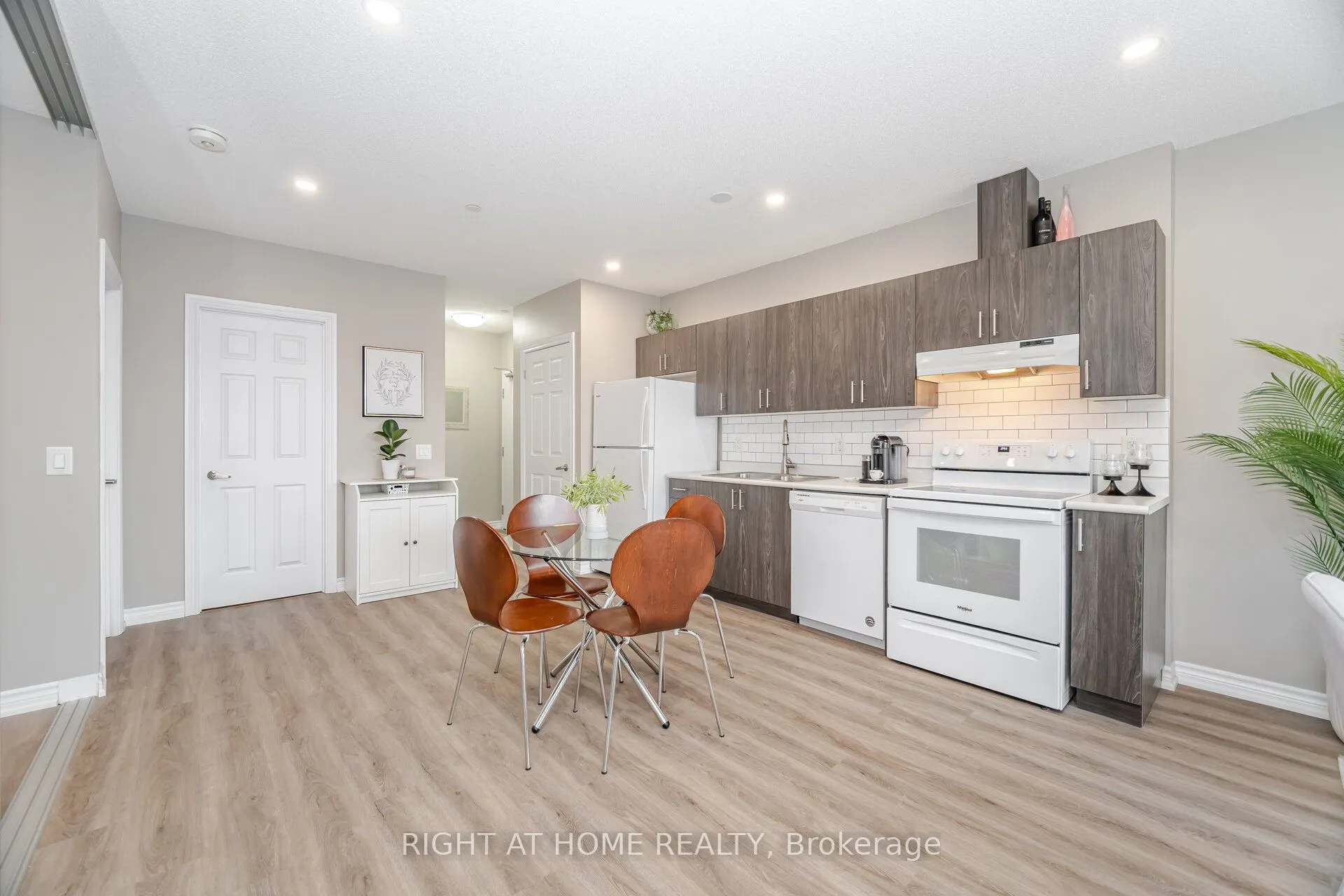 716 Main Street E, #101