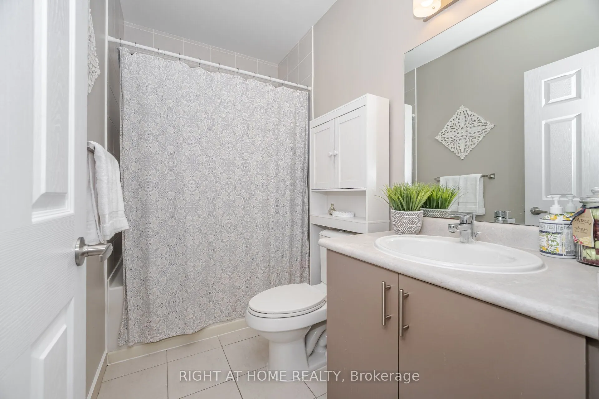 716 Main Street E, #101