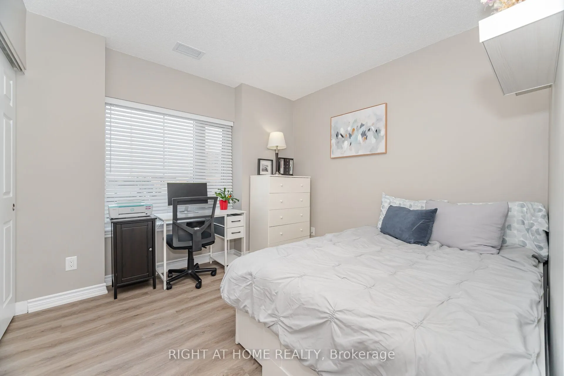 716 Main Street E, #101