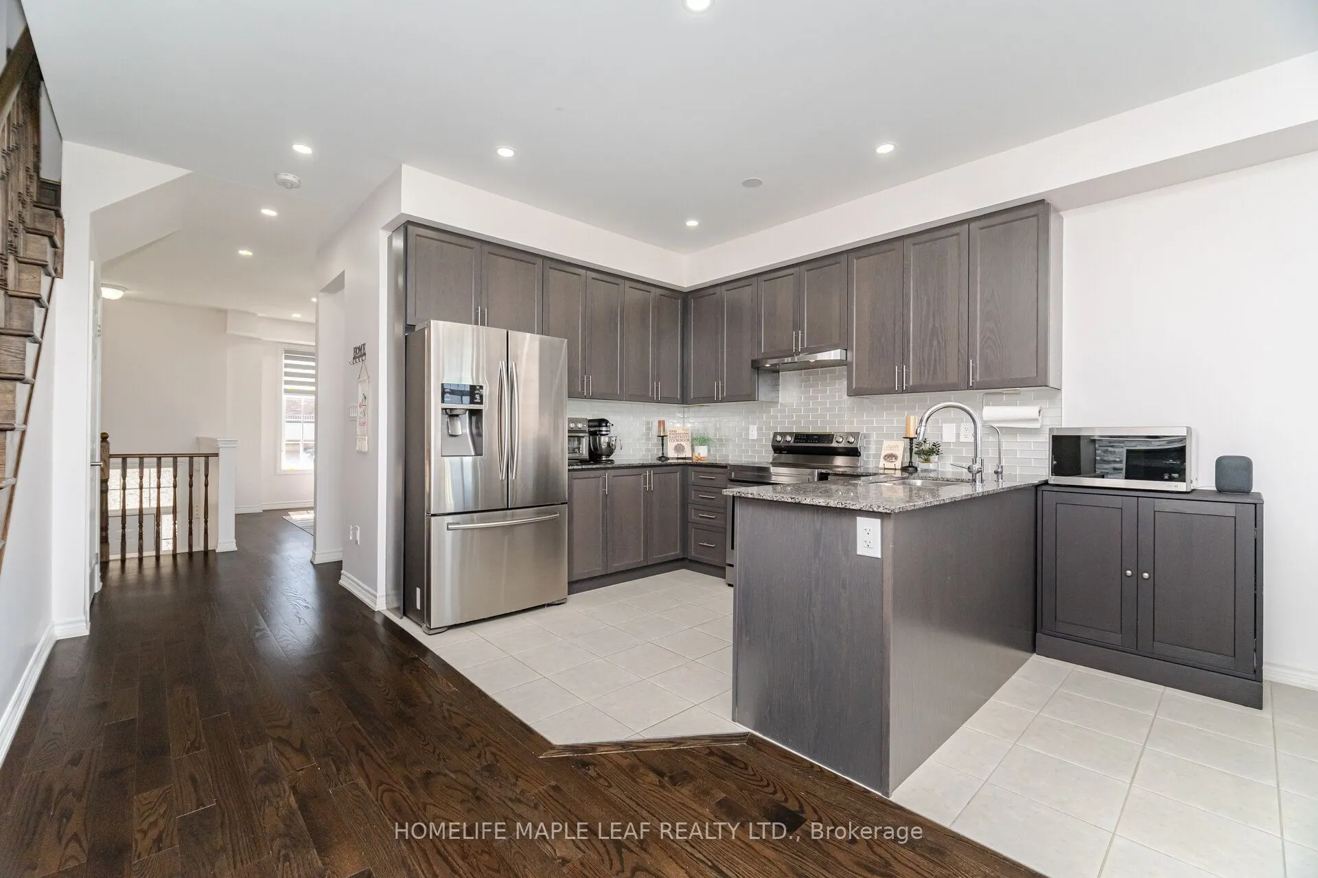 30 Agava Street S