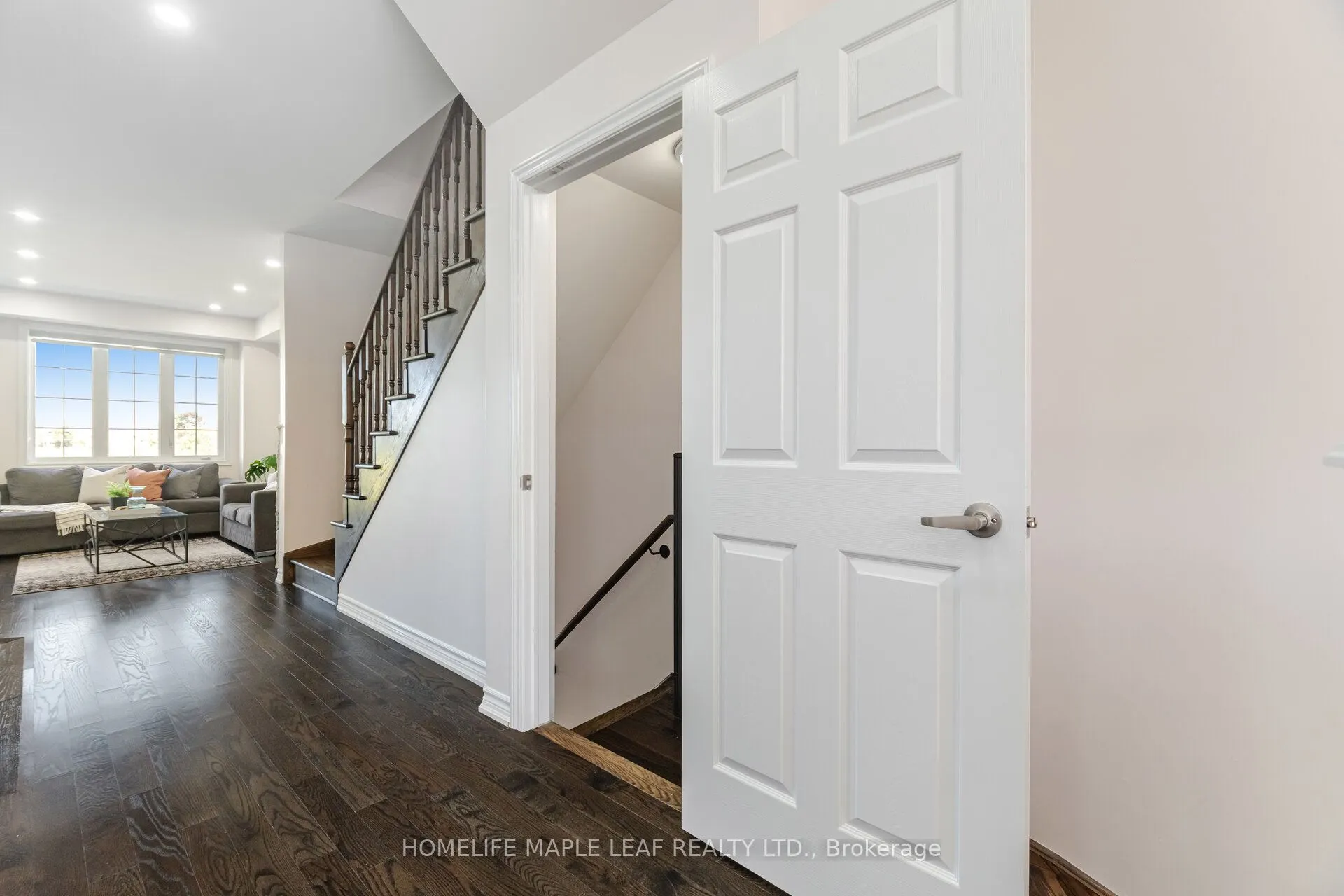 30 Agava Street S
