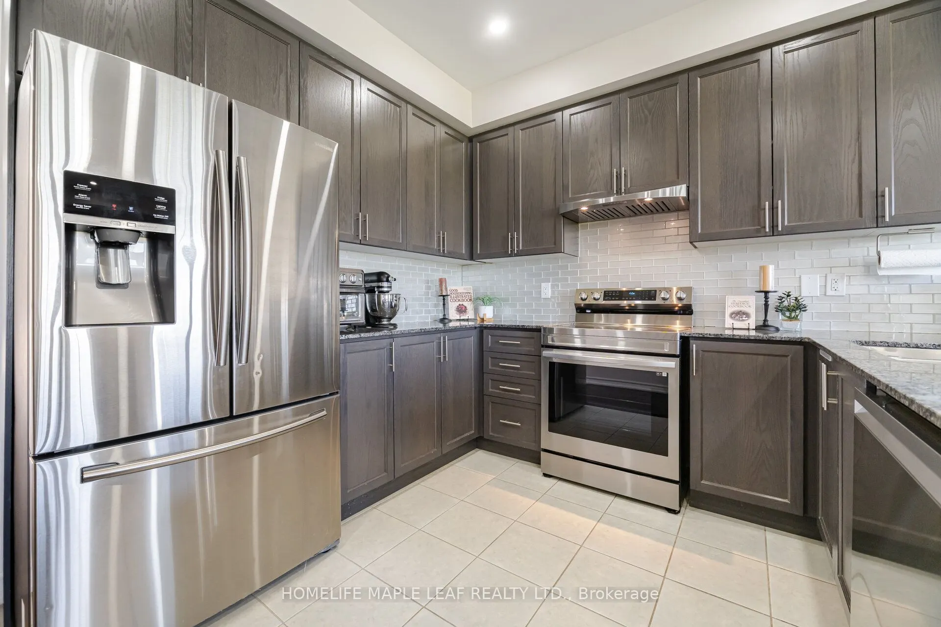 30 Agava Street S