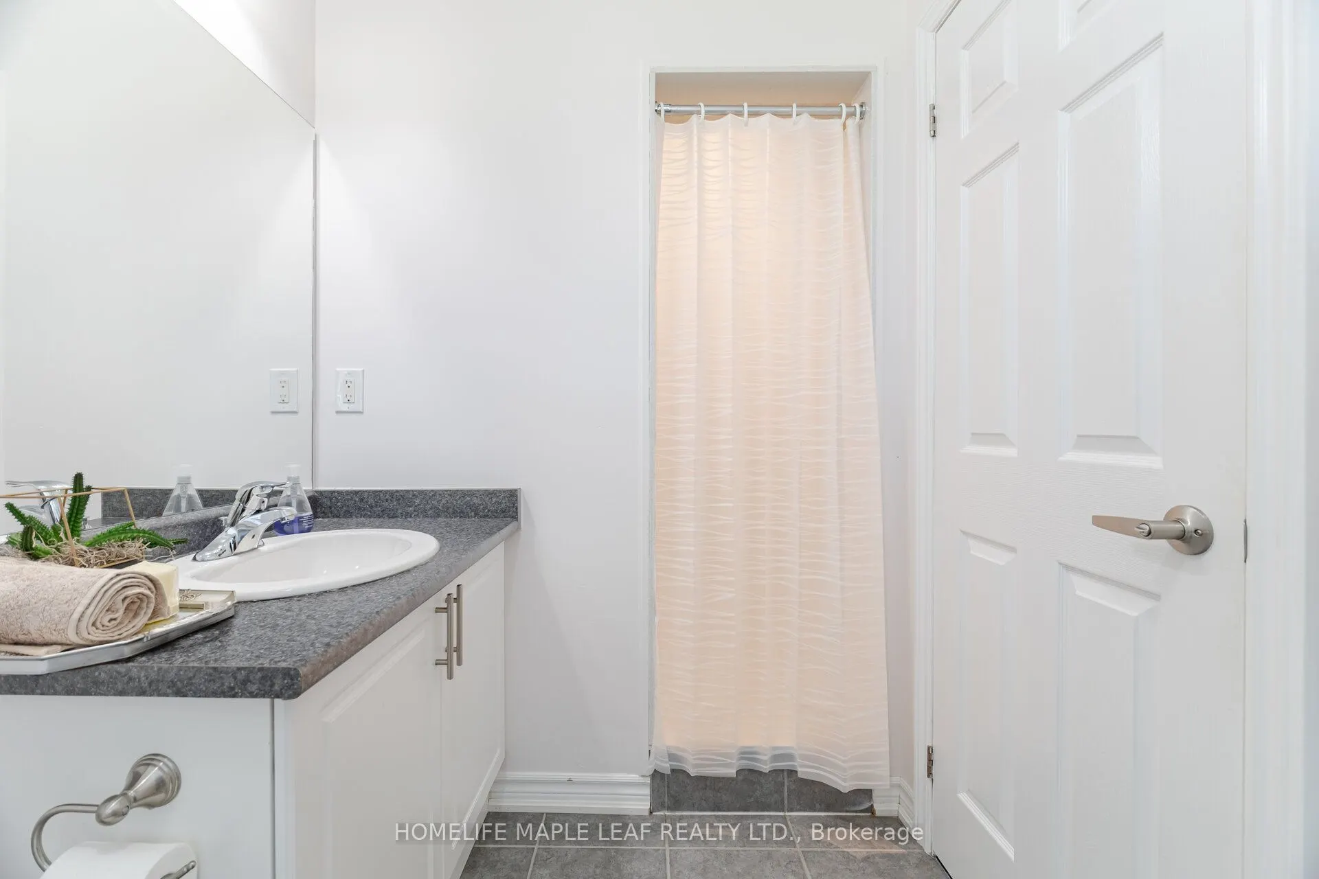 30 Agava Street S