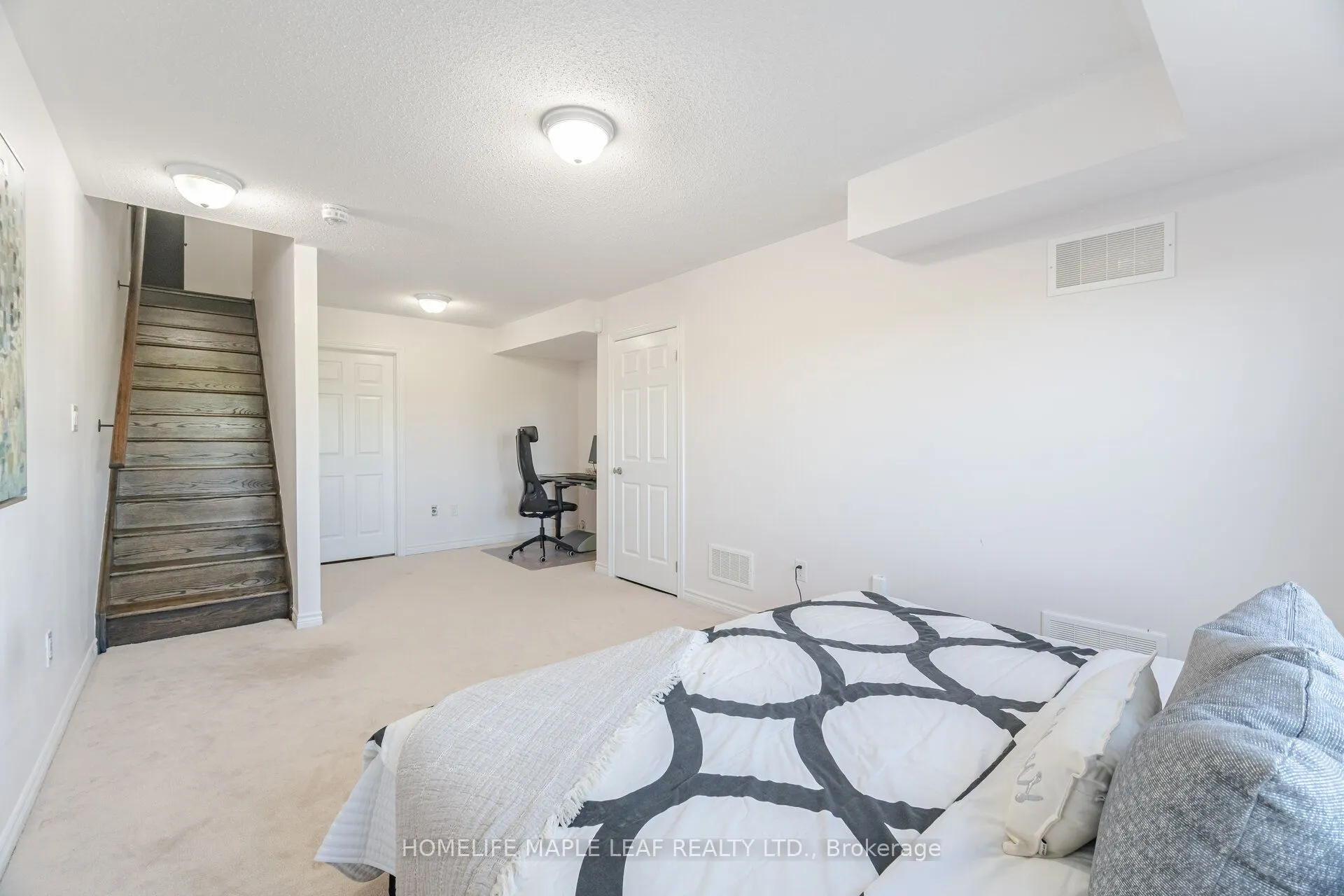 30 Agava Street S