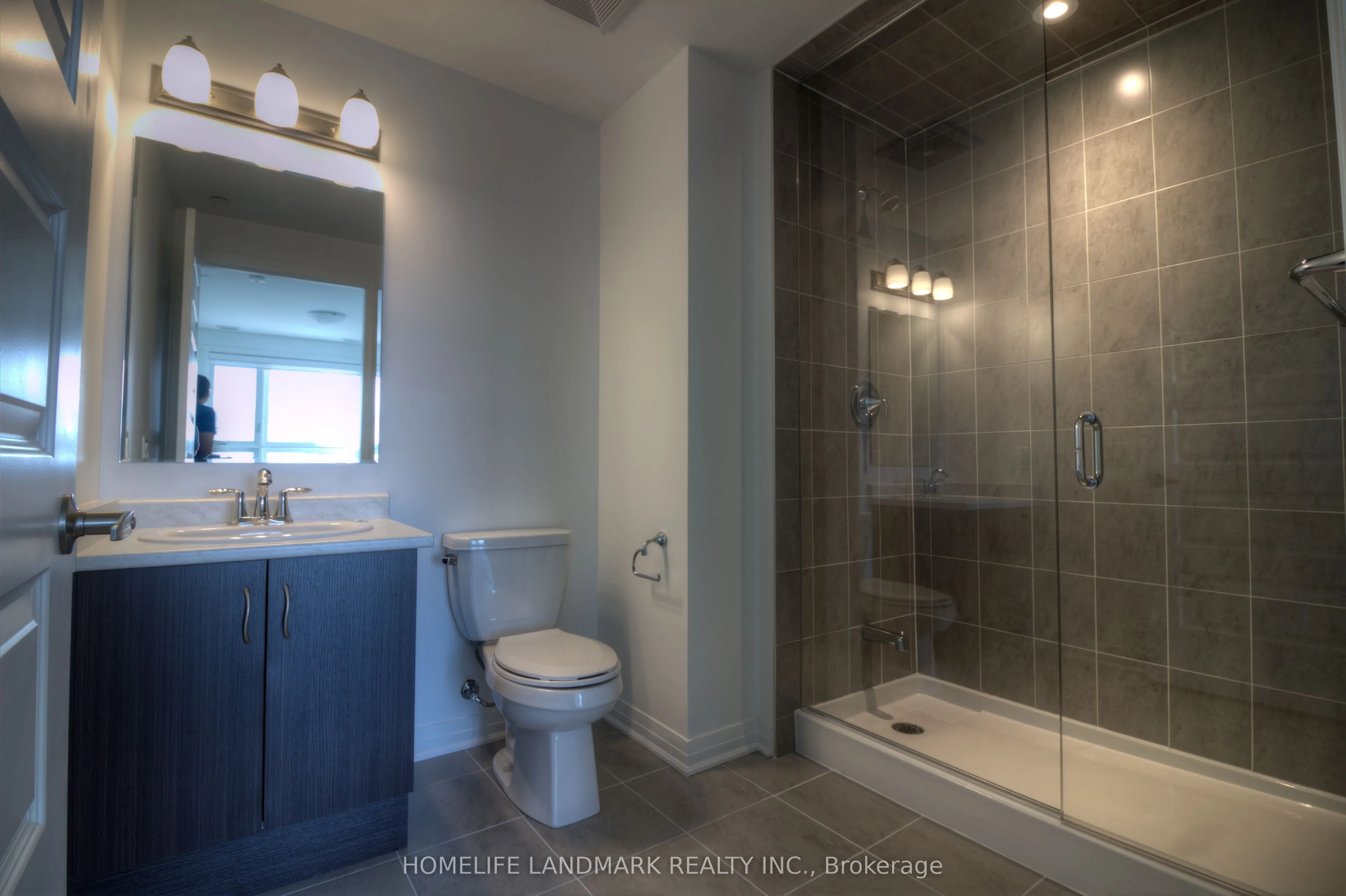 95 Dundas Street W, #121