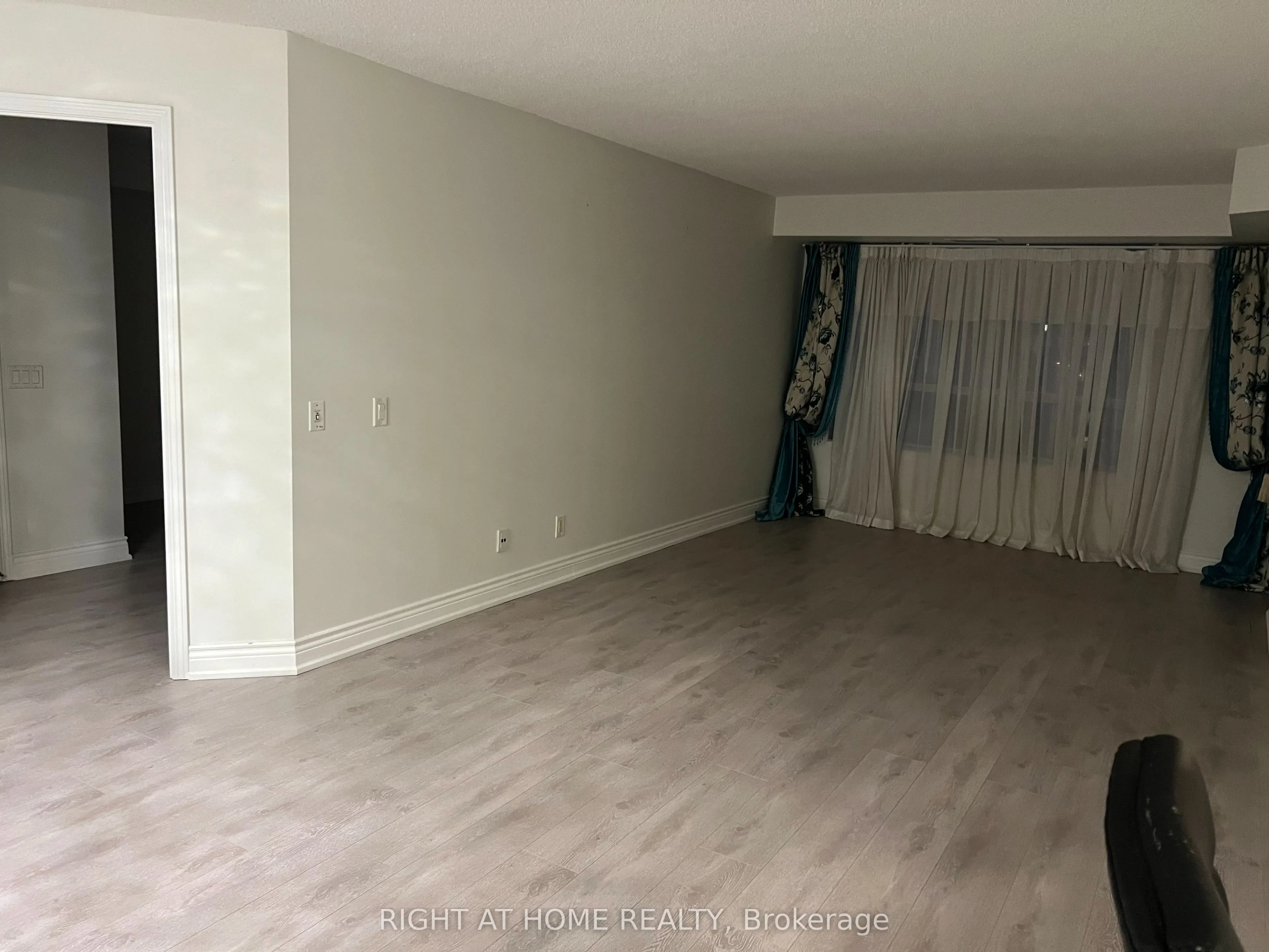 25 Kingsbridge Garden Circle, #919