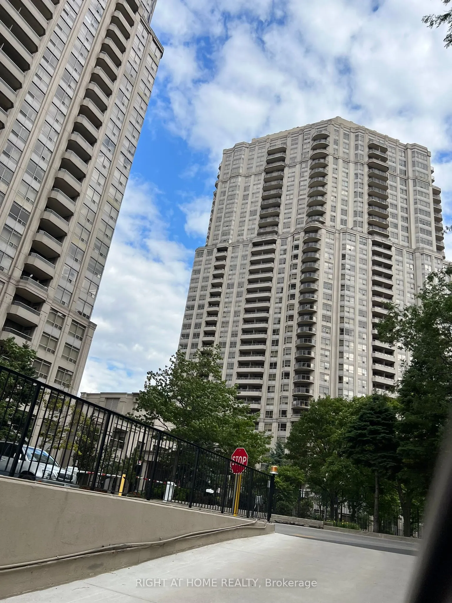 25 Kingsbridge Garden Circle, #919