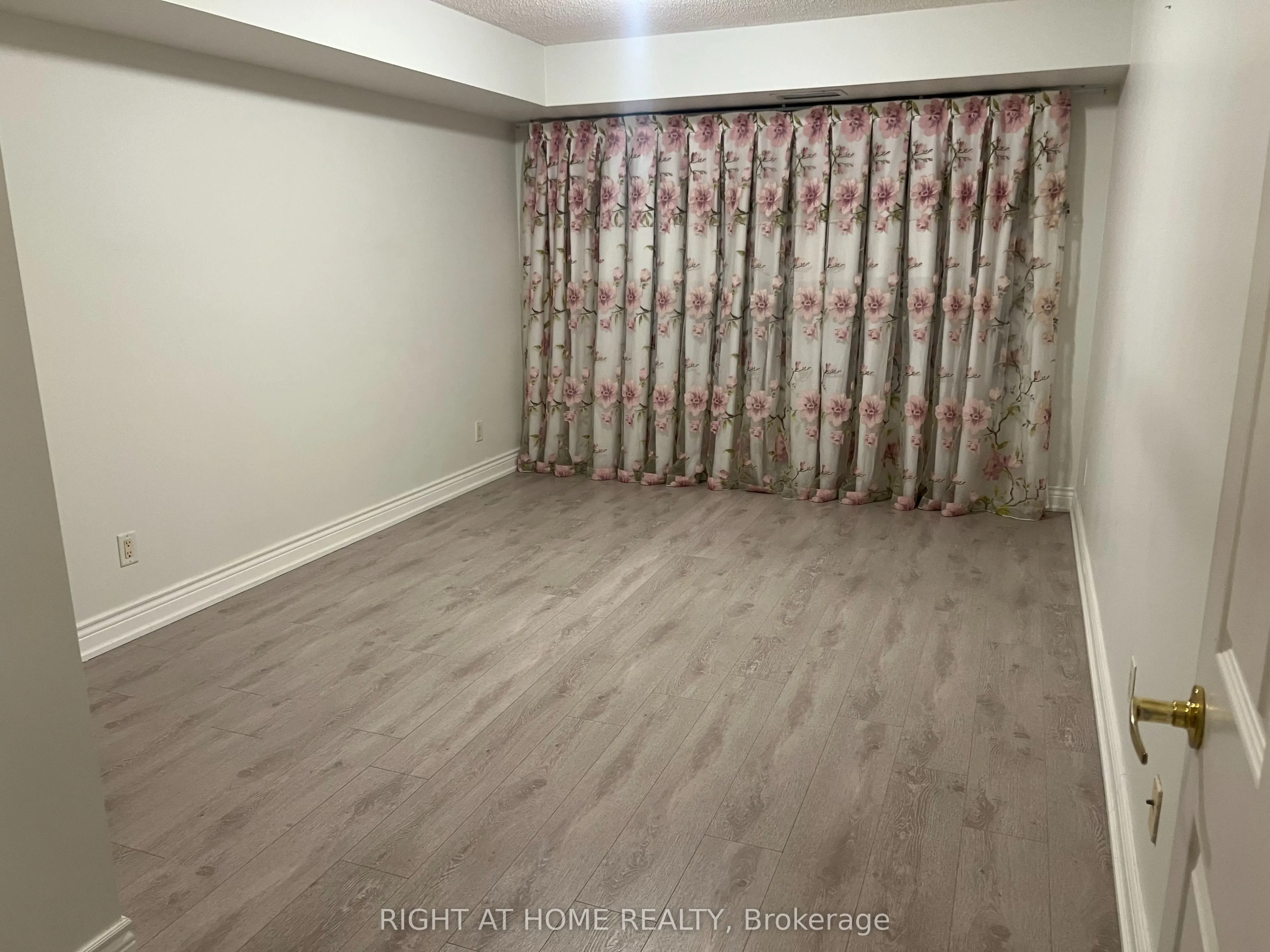 25 Kingsbridge Garden Circle, #919