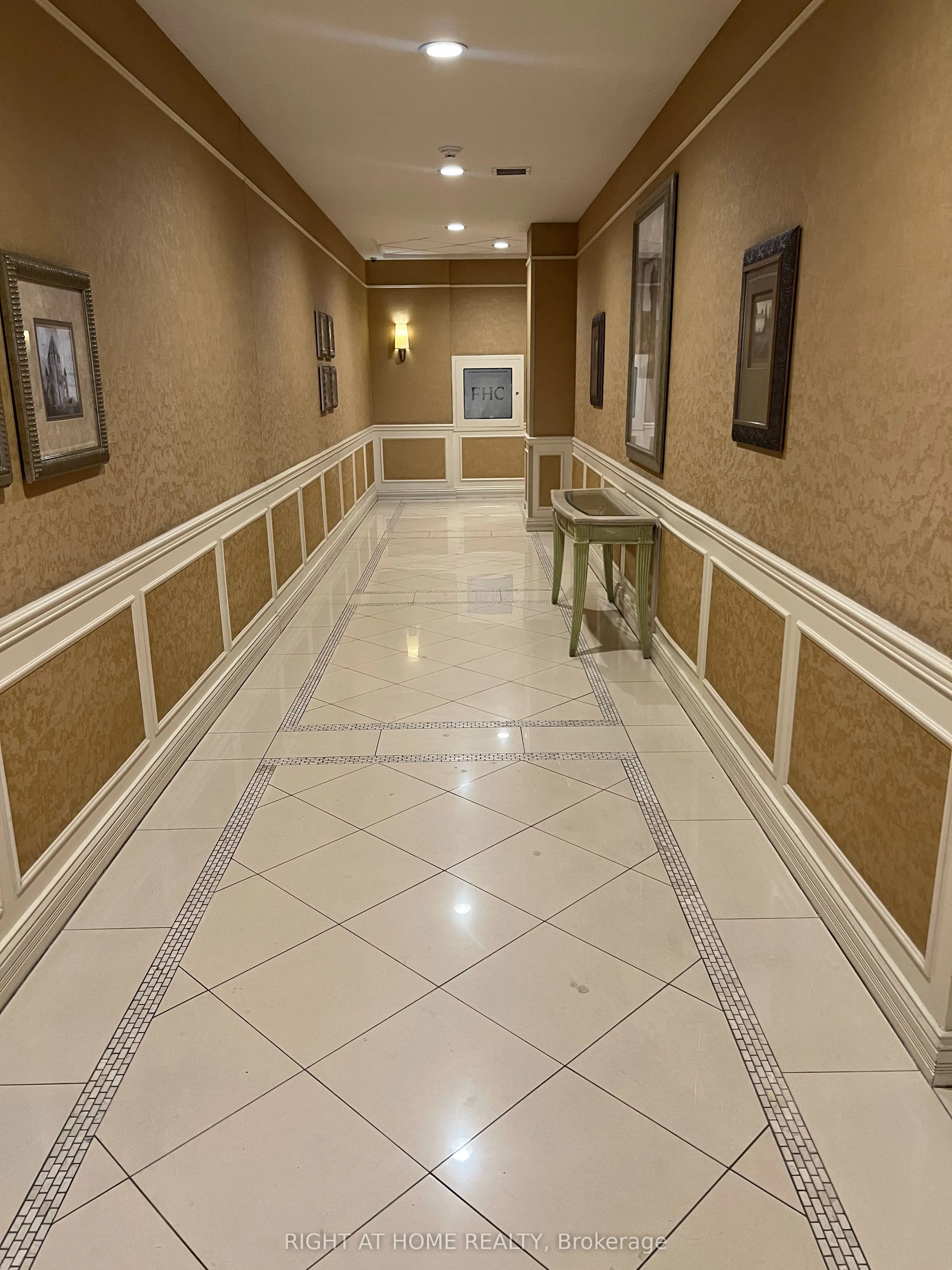 25 Kingsbridge Garden Circle, #919