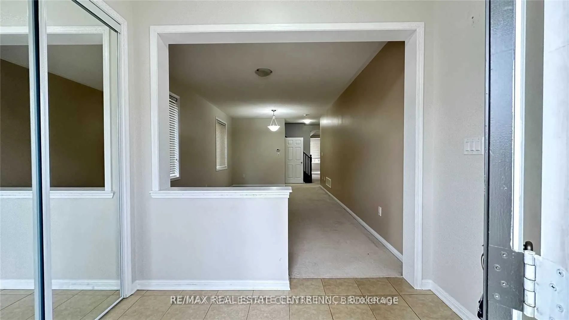 32 Gibbs Road, #UPPER LEVEL