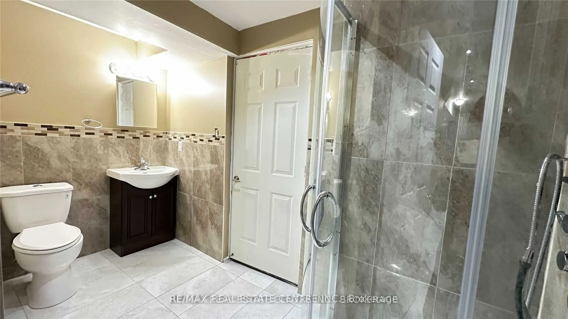 32 Gibbs Road, #UPPER LEVEL