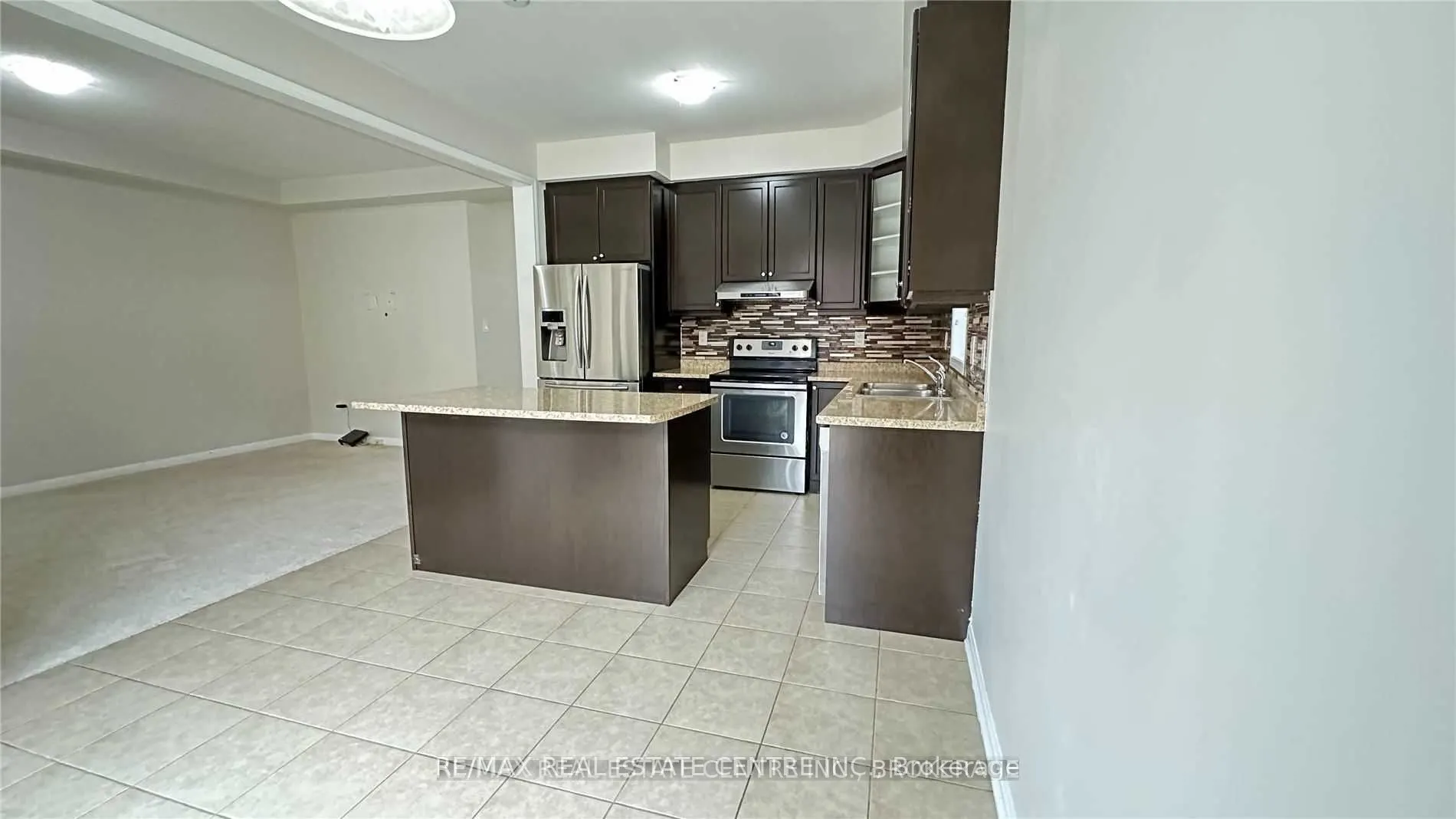 32 Gibbs Road, #UPPER LEVEL