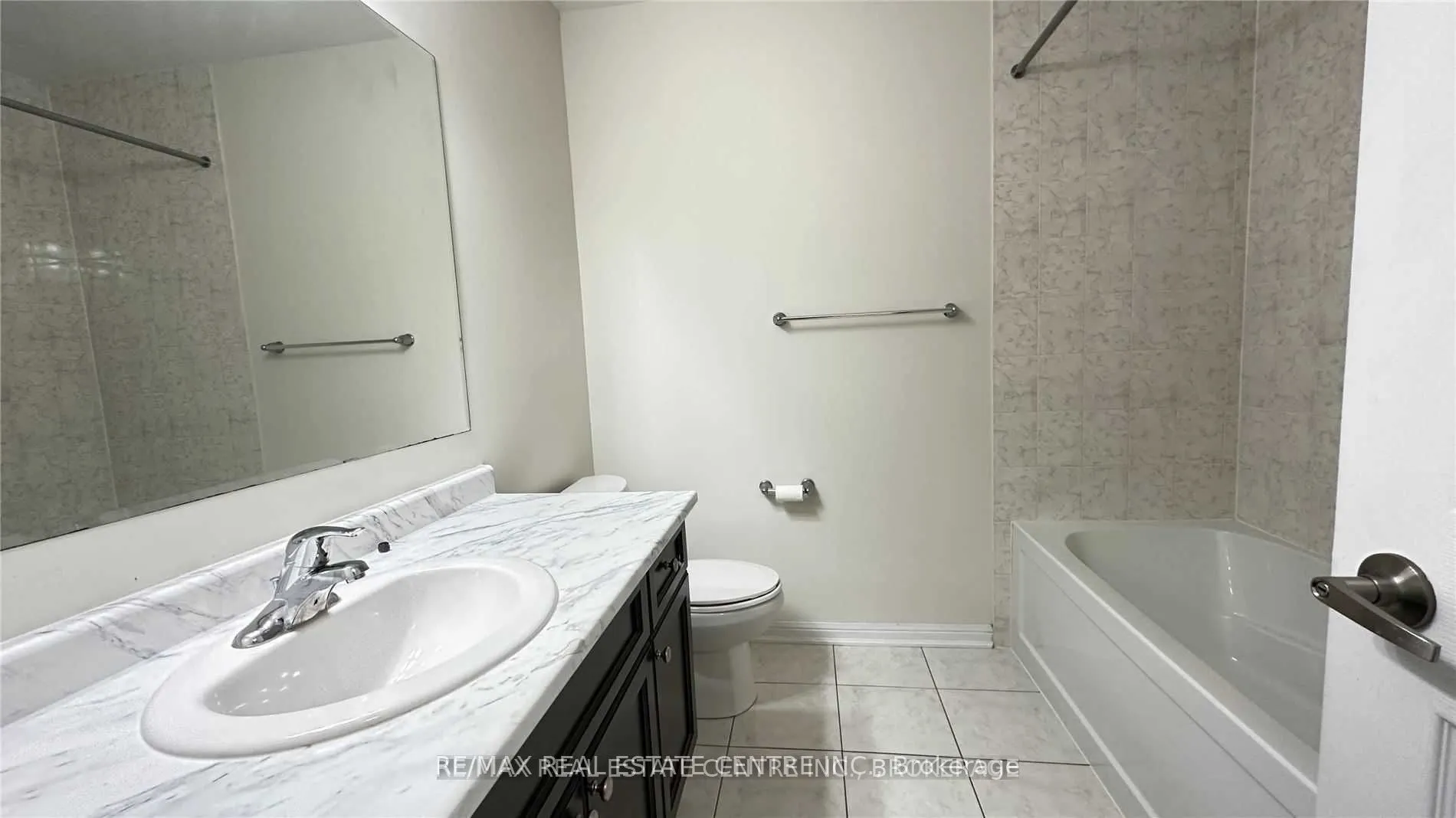 32 Gibbs Road, #UPPER LEVEL