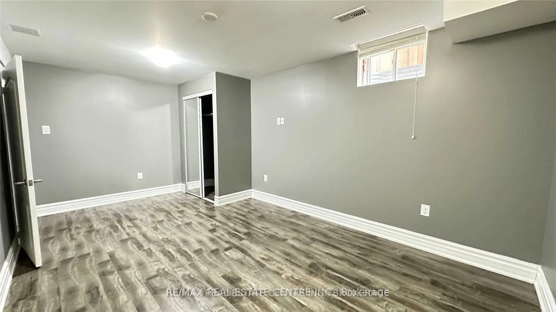 32 Gibbs Road, #UPPER LEVEL