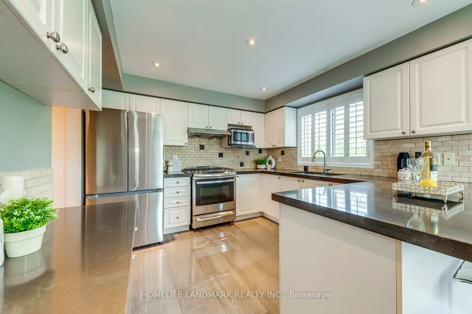 2503 Gill Crescent