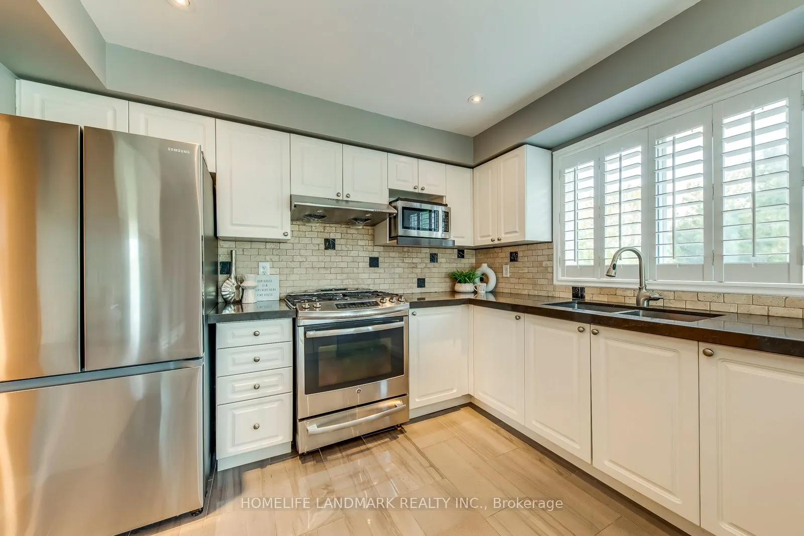 2503 Gill Crescent
