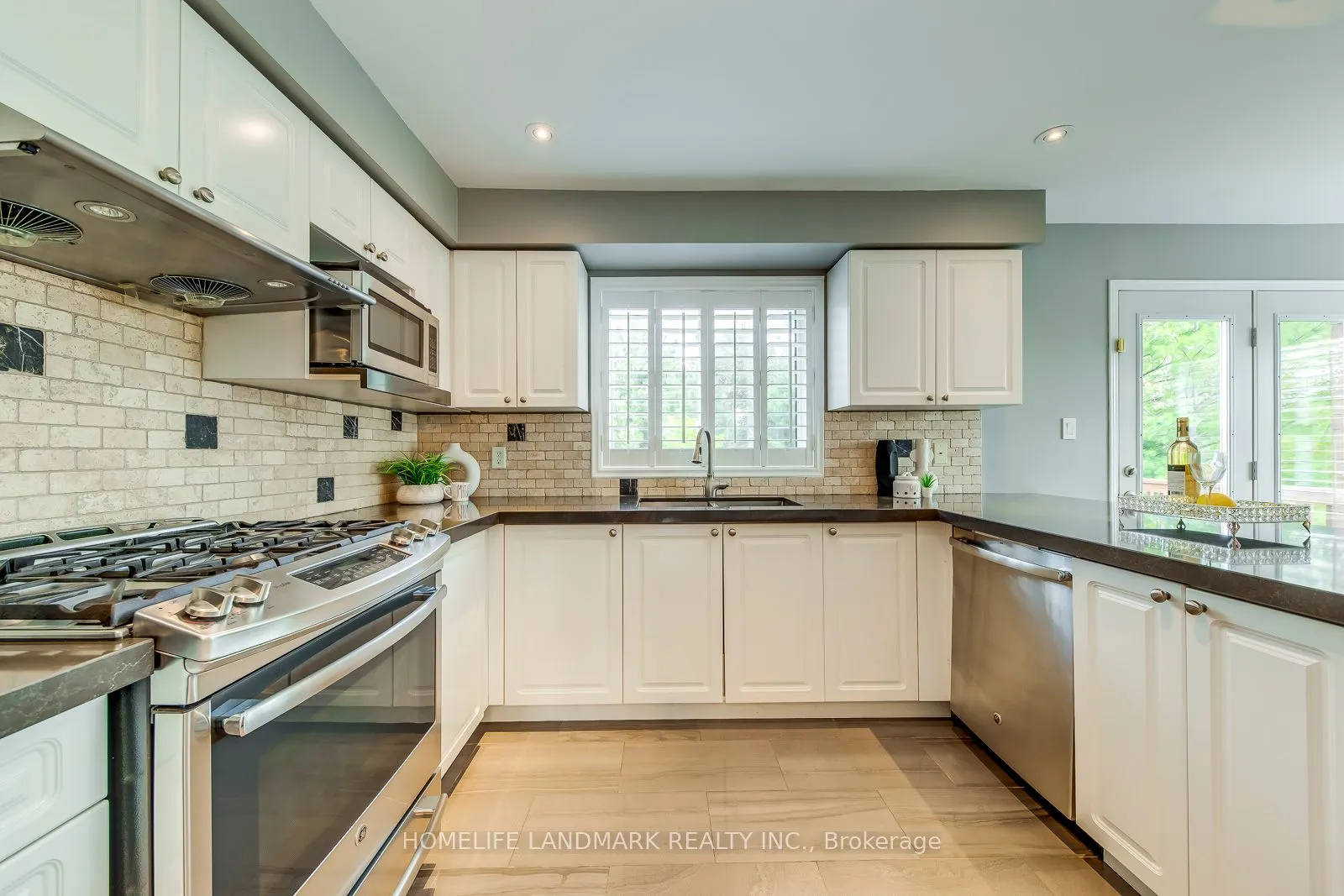 2503 Gill Crescent