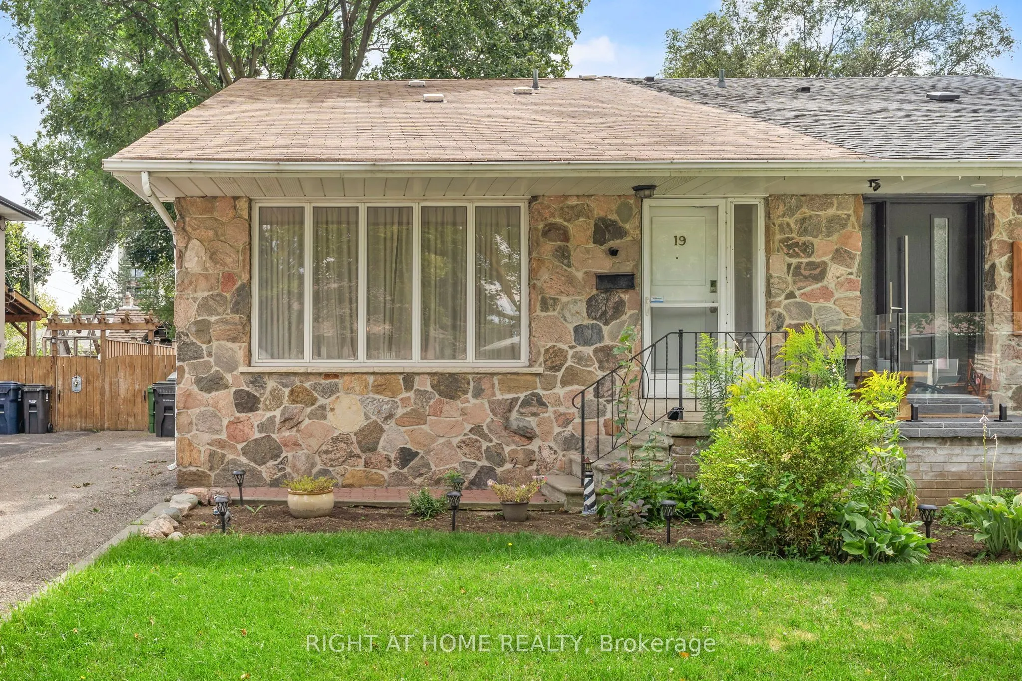 19 Dunsany Crescent