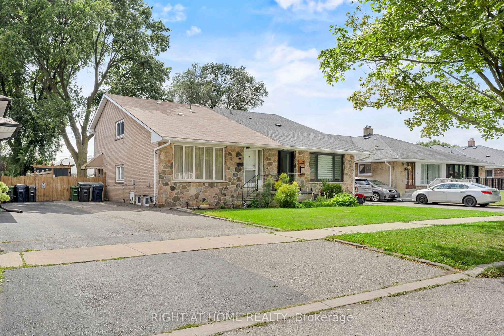 19 Dunsany Crescent