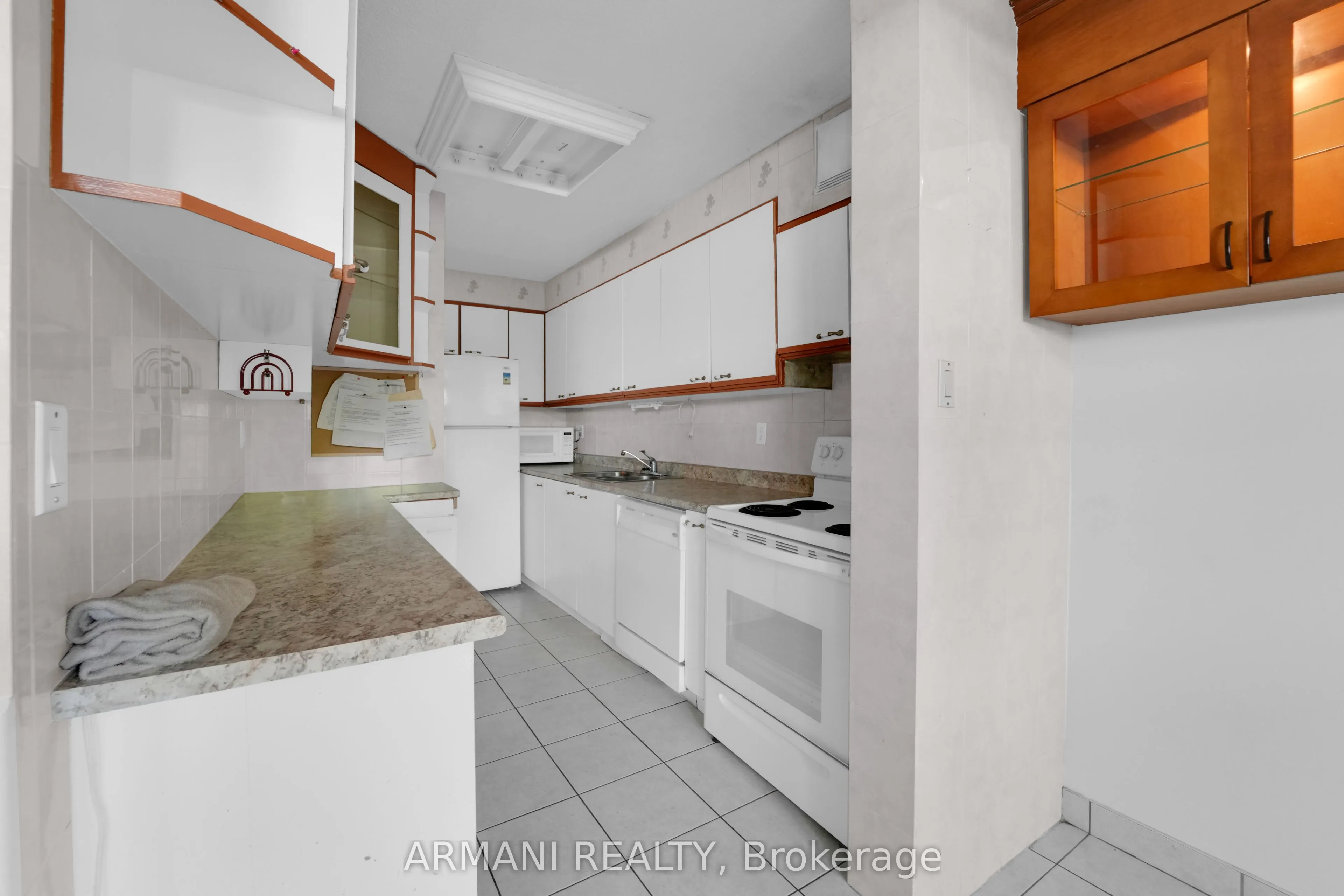 541 Blackthorn Avenue, #405