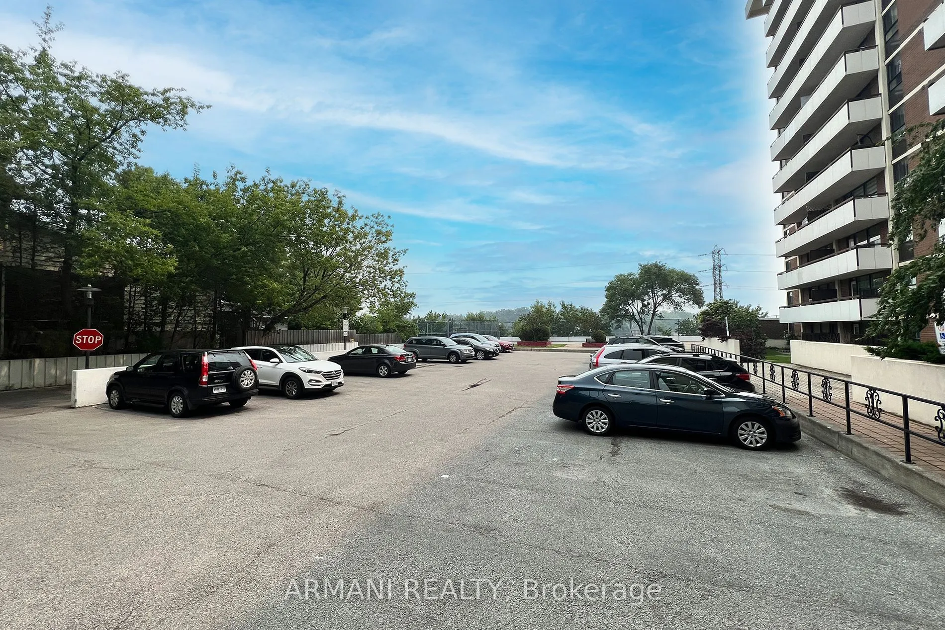 541 Blackthorn Avenue, #405