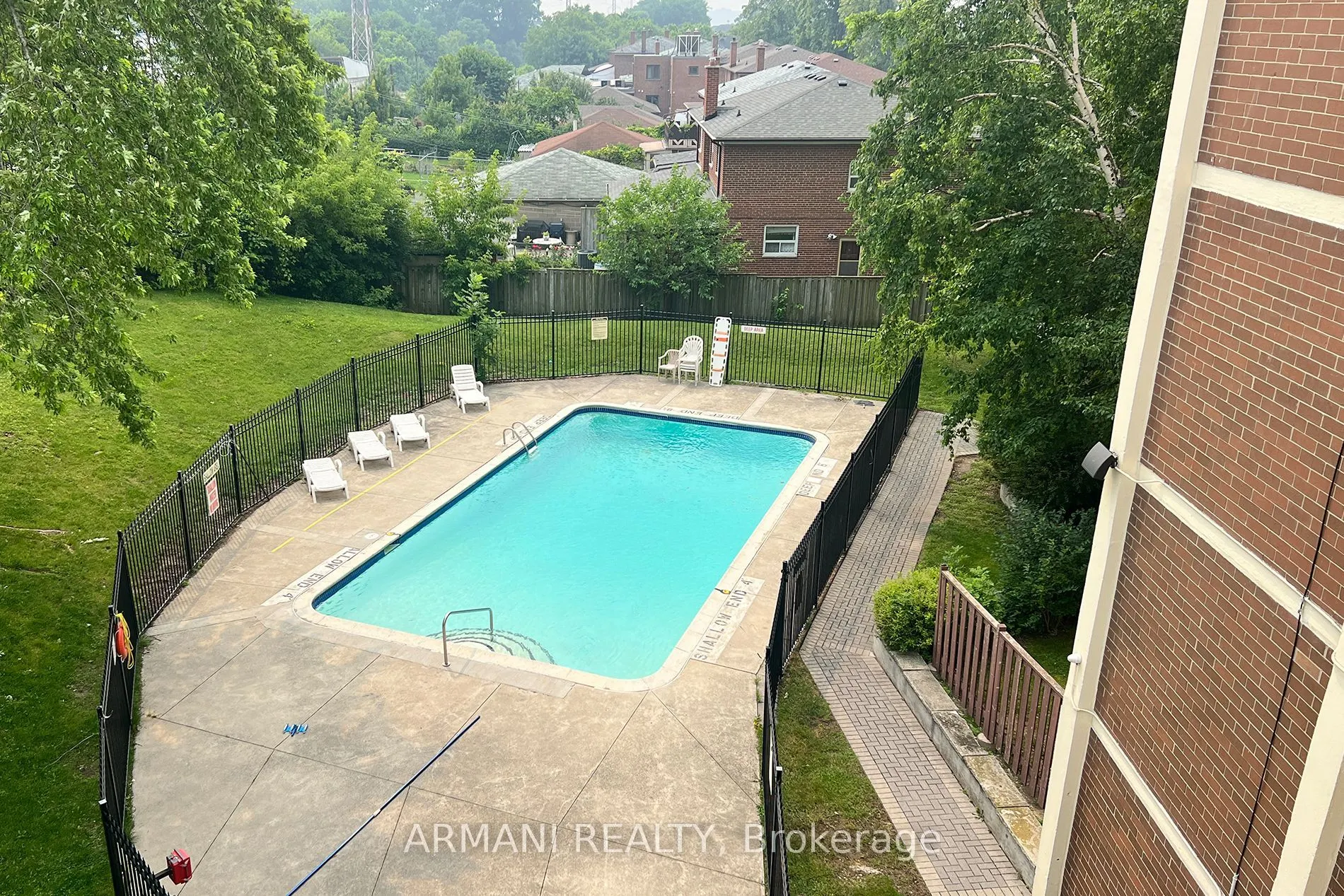 541 Blackthorn Avenue, #405