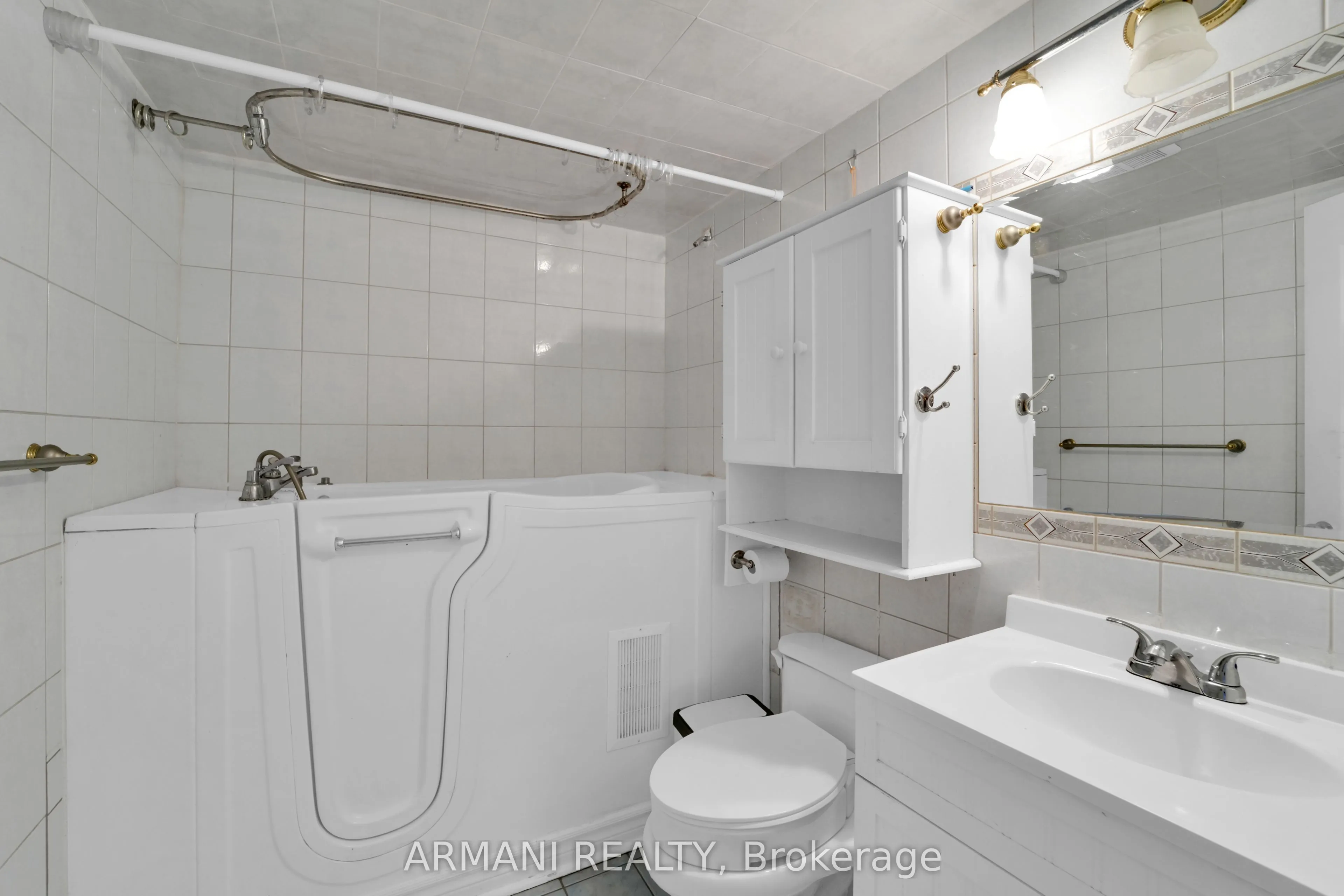 541 Blackthorn Avenue, #405