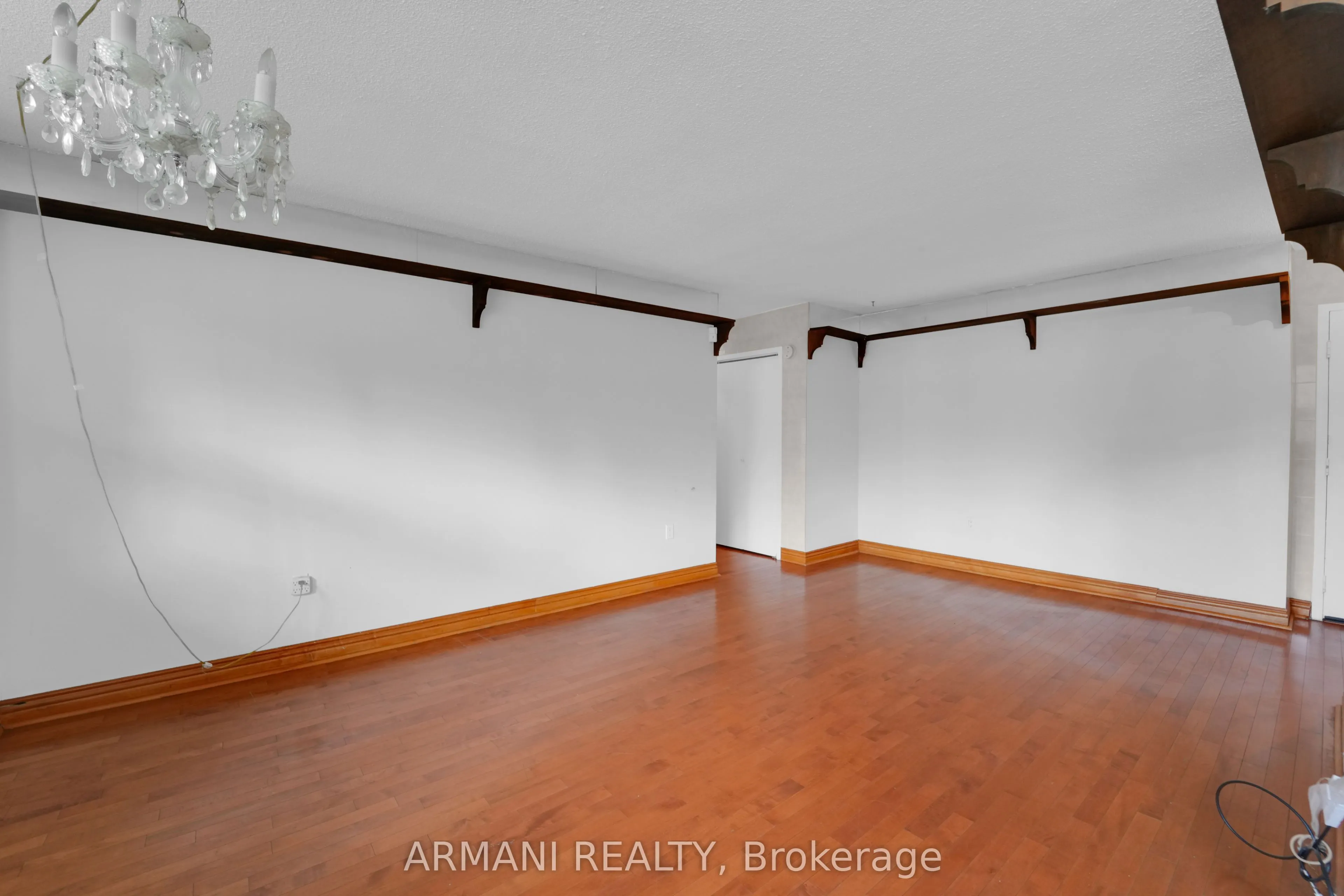 541 Blackthorn Avenue, #405