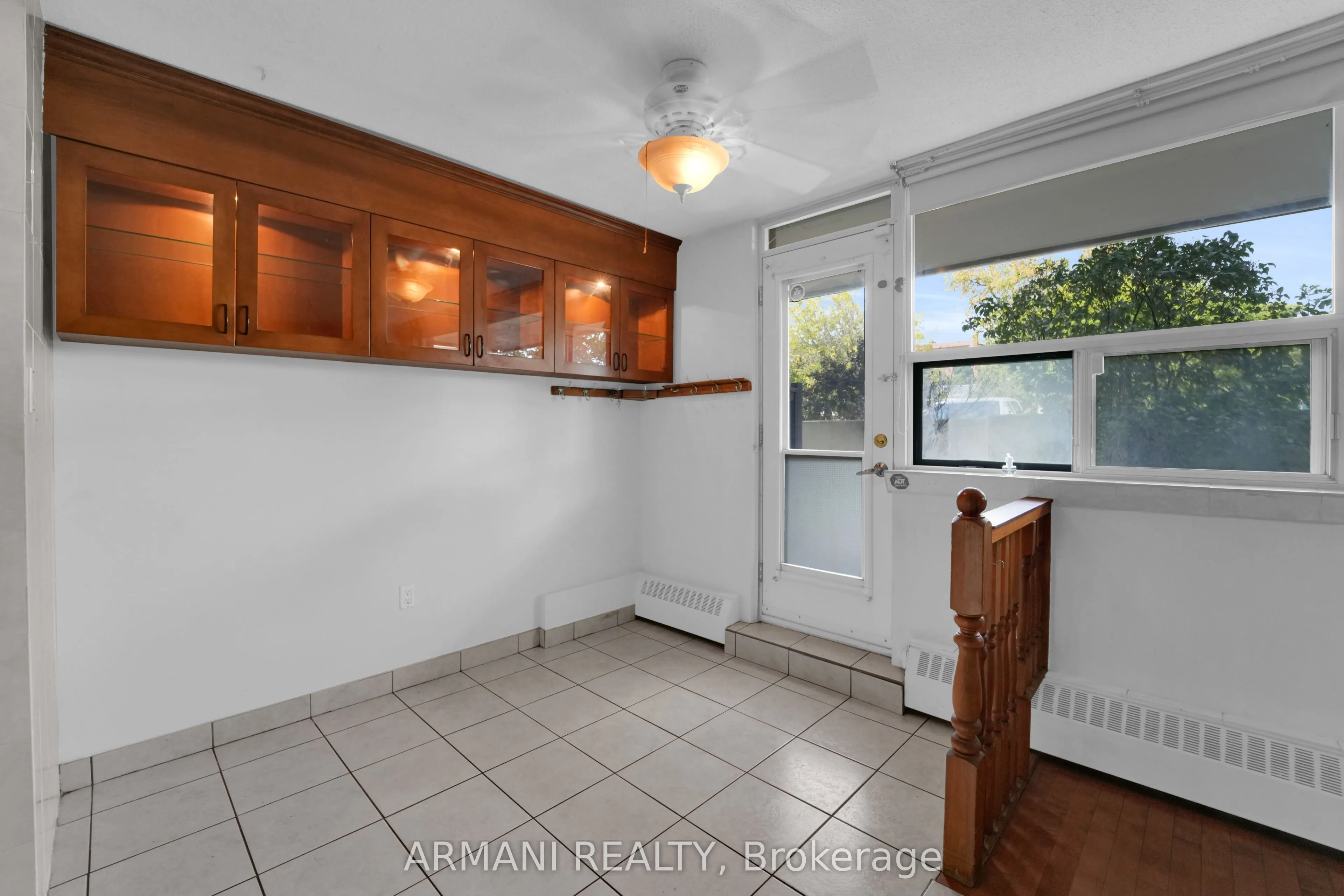 541 Blackthorn Avenue, #405