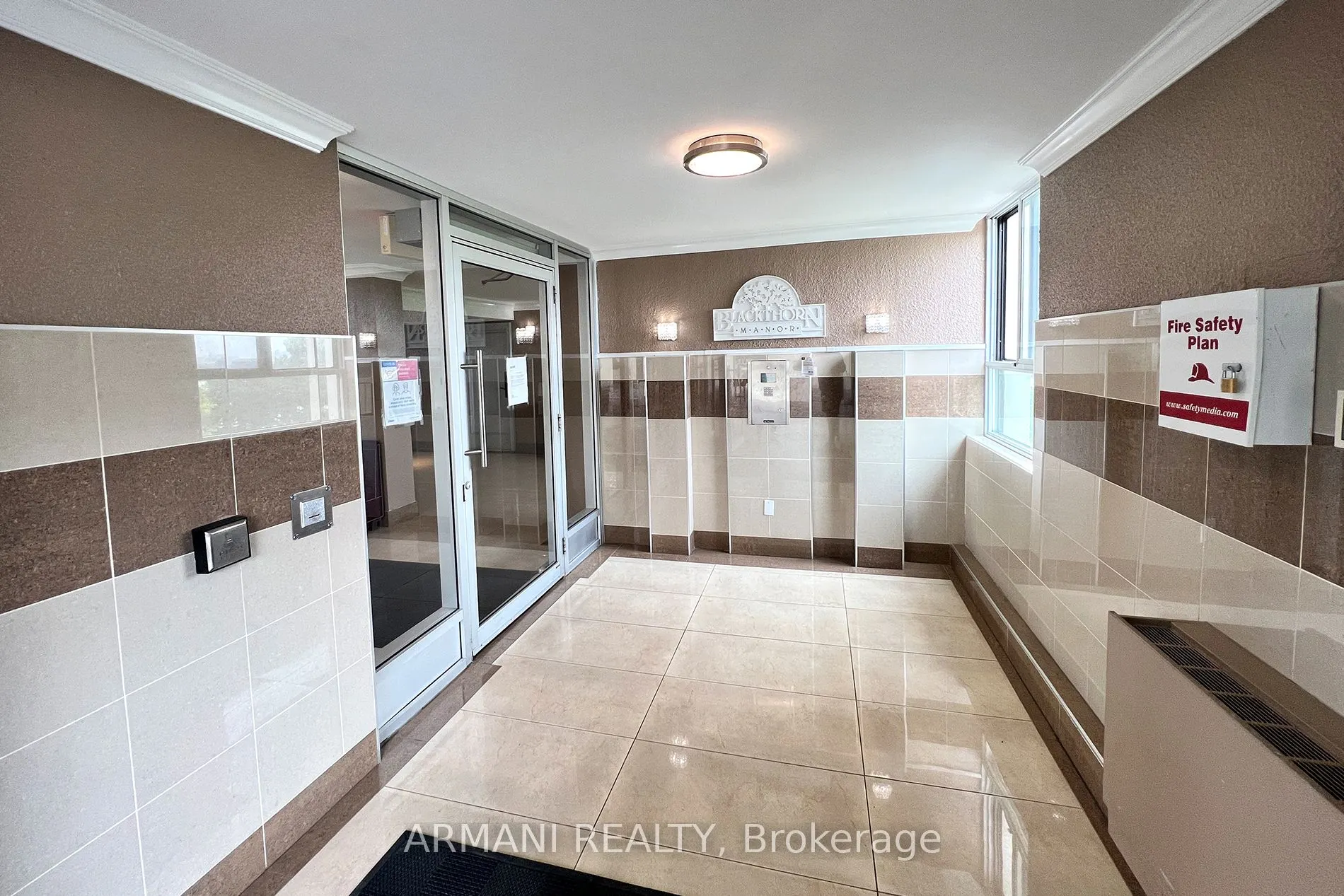 541 Blackthorn Avenue, #405