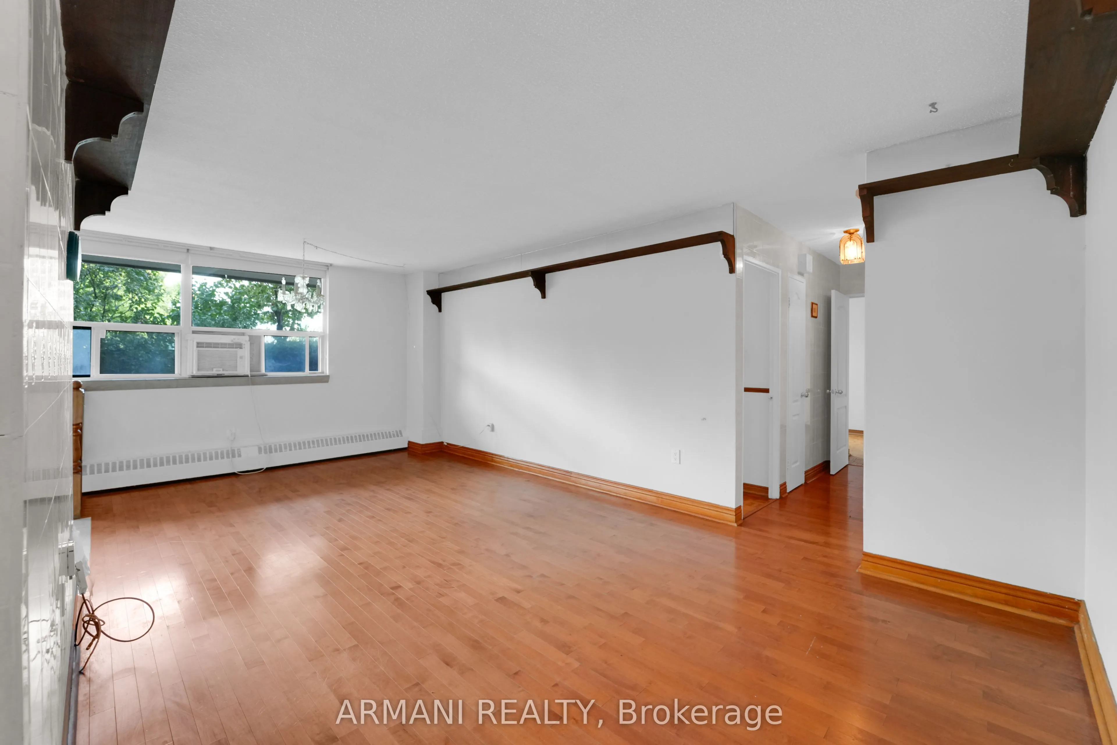 541 Blackthorn Avenue, #405