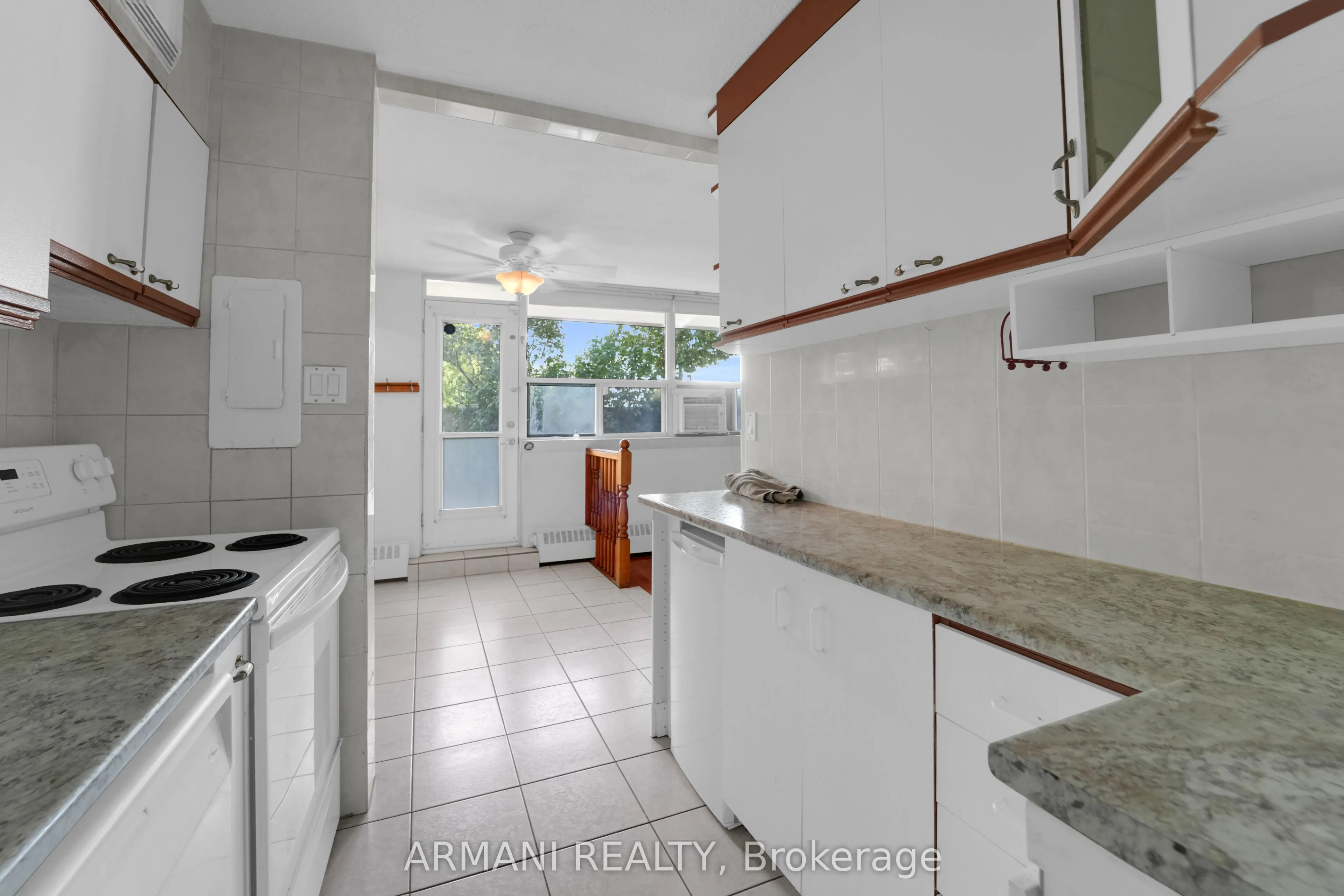 541 Blackthorn Avenue, #405