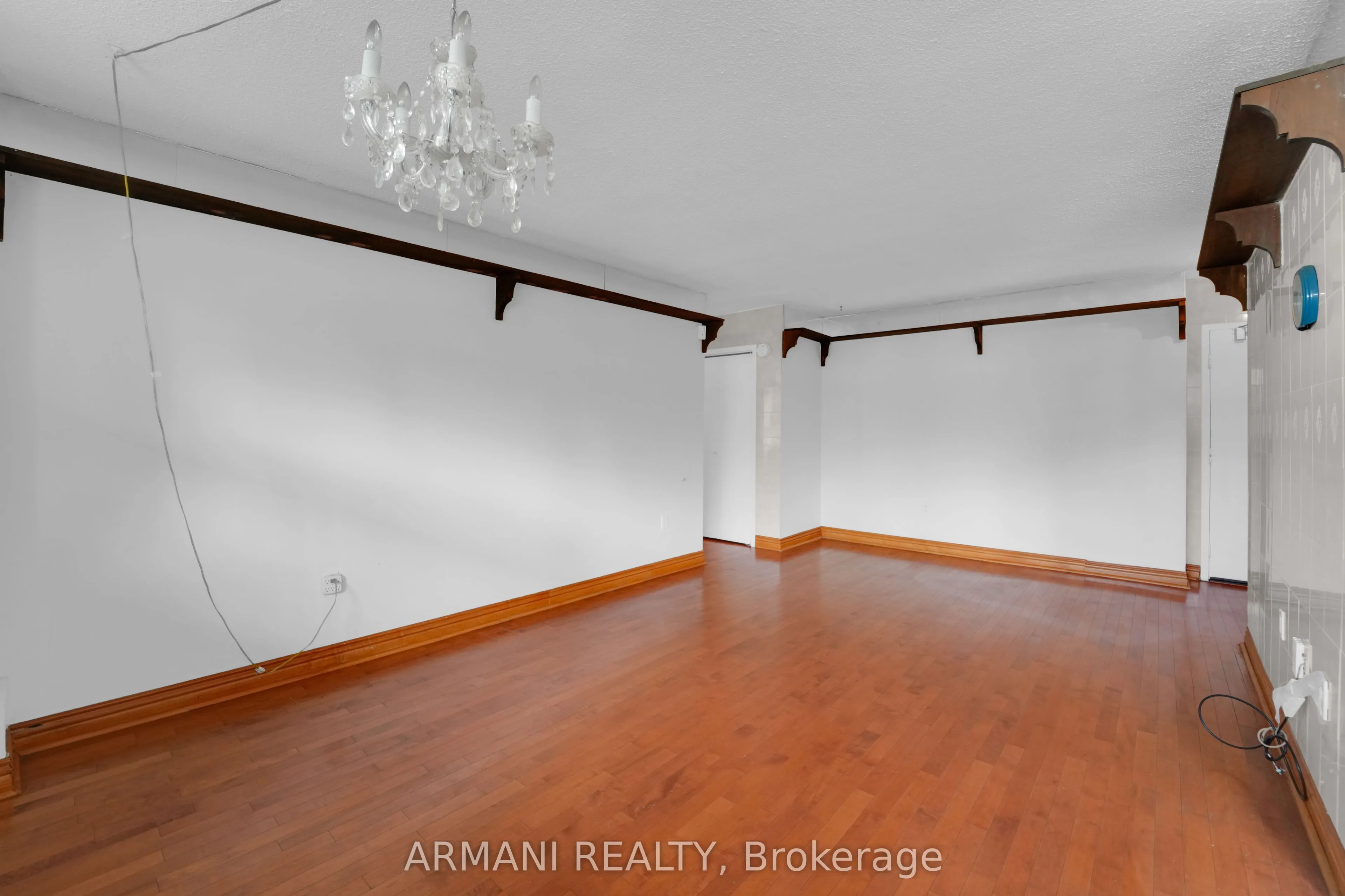 541 Blackthorn Avenue, #405