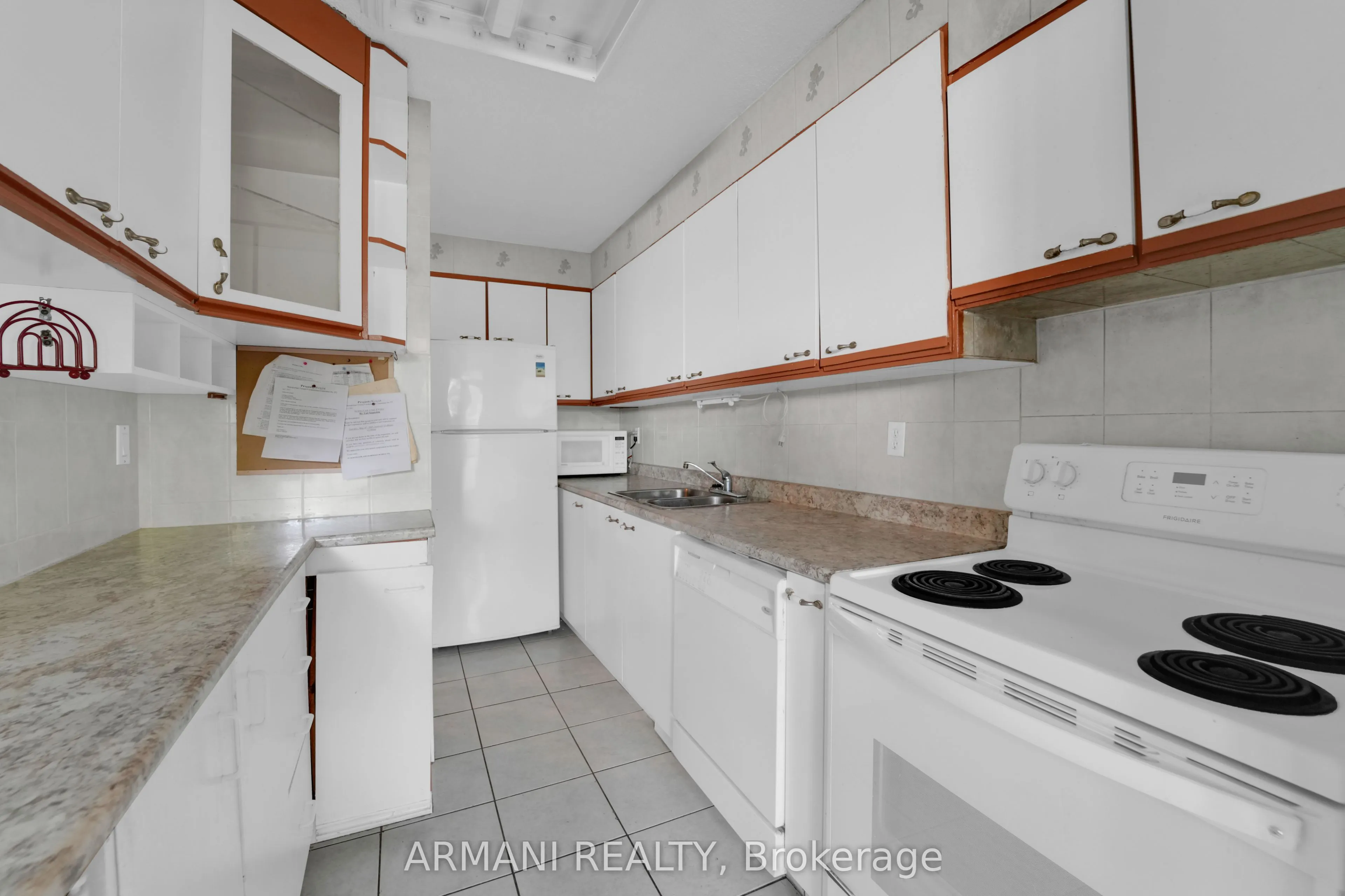 541 Blackthorn Avenue, #405