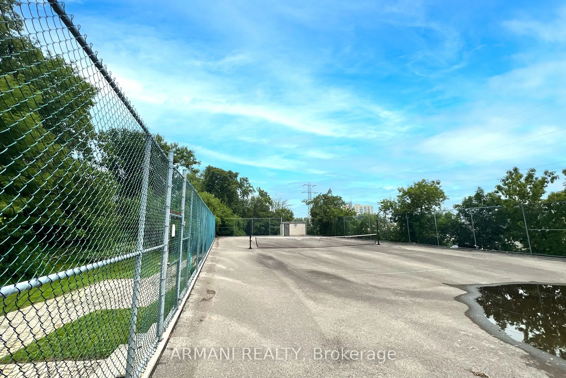 541 Blackthorn Avenue, #405